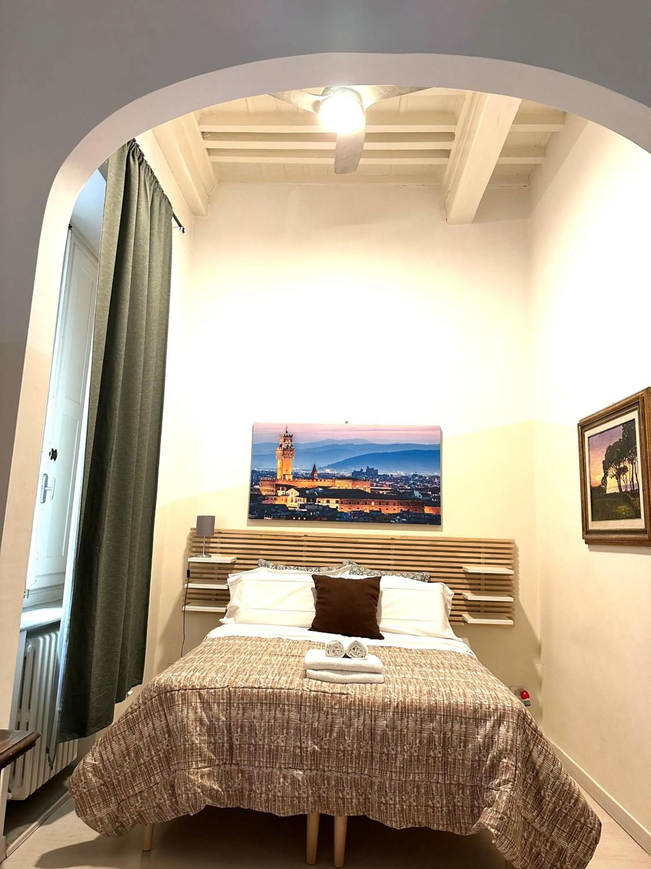 Photo of the whole room, Bed in Gattopardo Rooms Florence