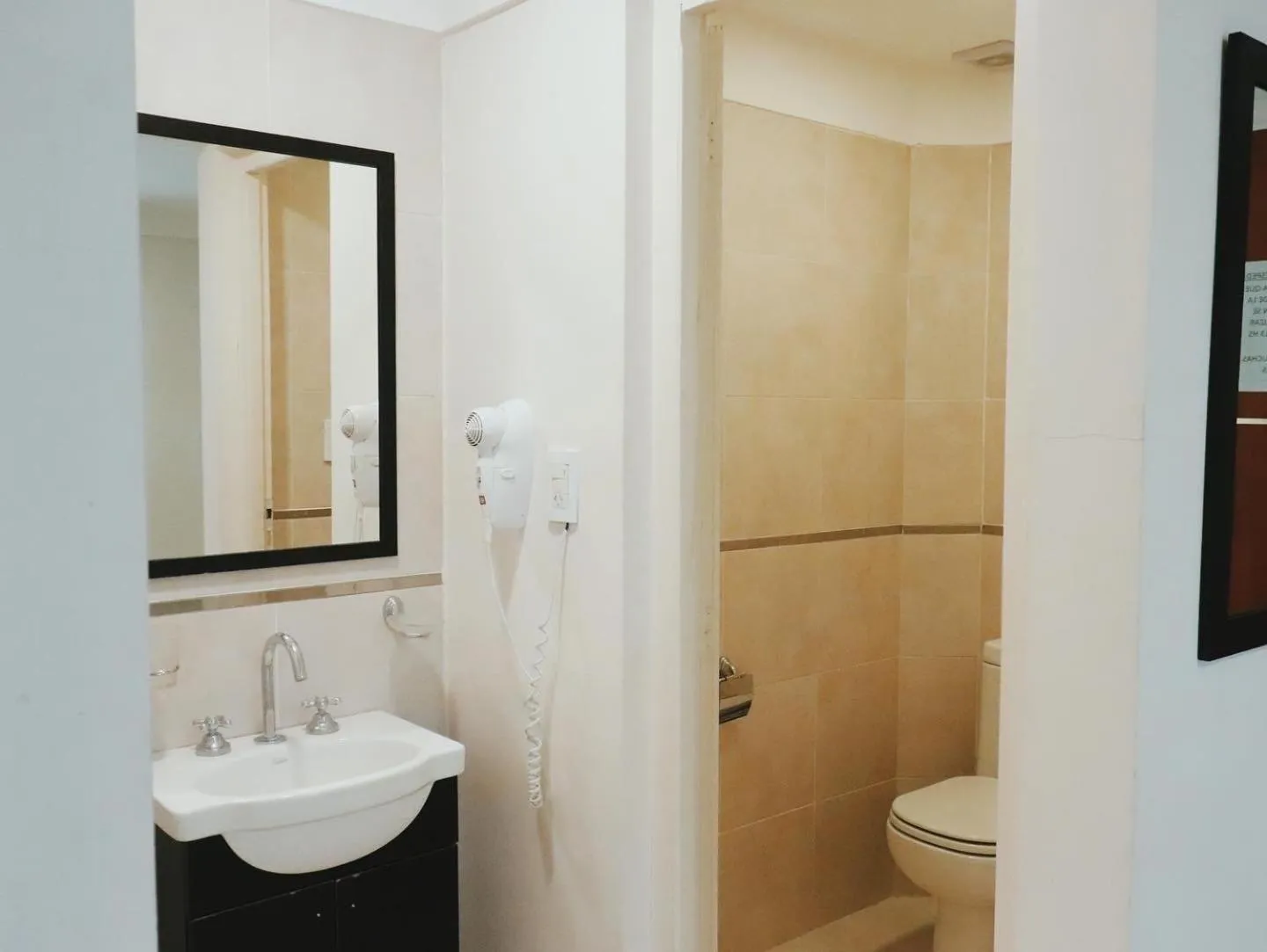 Bathroom in Hotel Monet