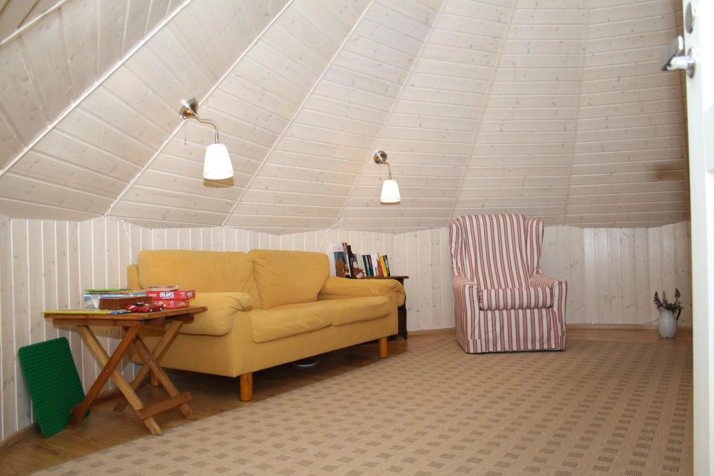 Communal lounge/ TV room in Hotel Stallbacken Nagu