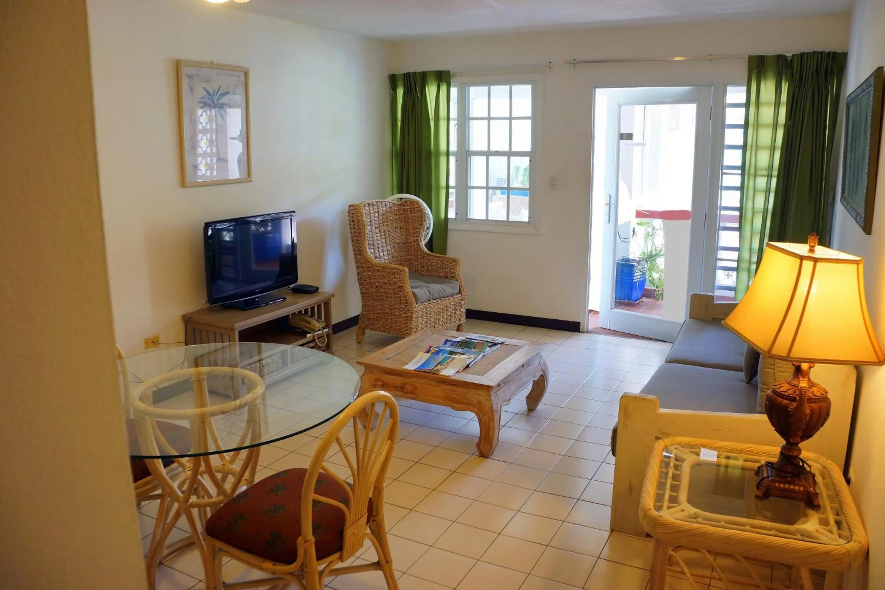 TV and multimedia in L'Esperance Hotel