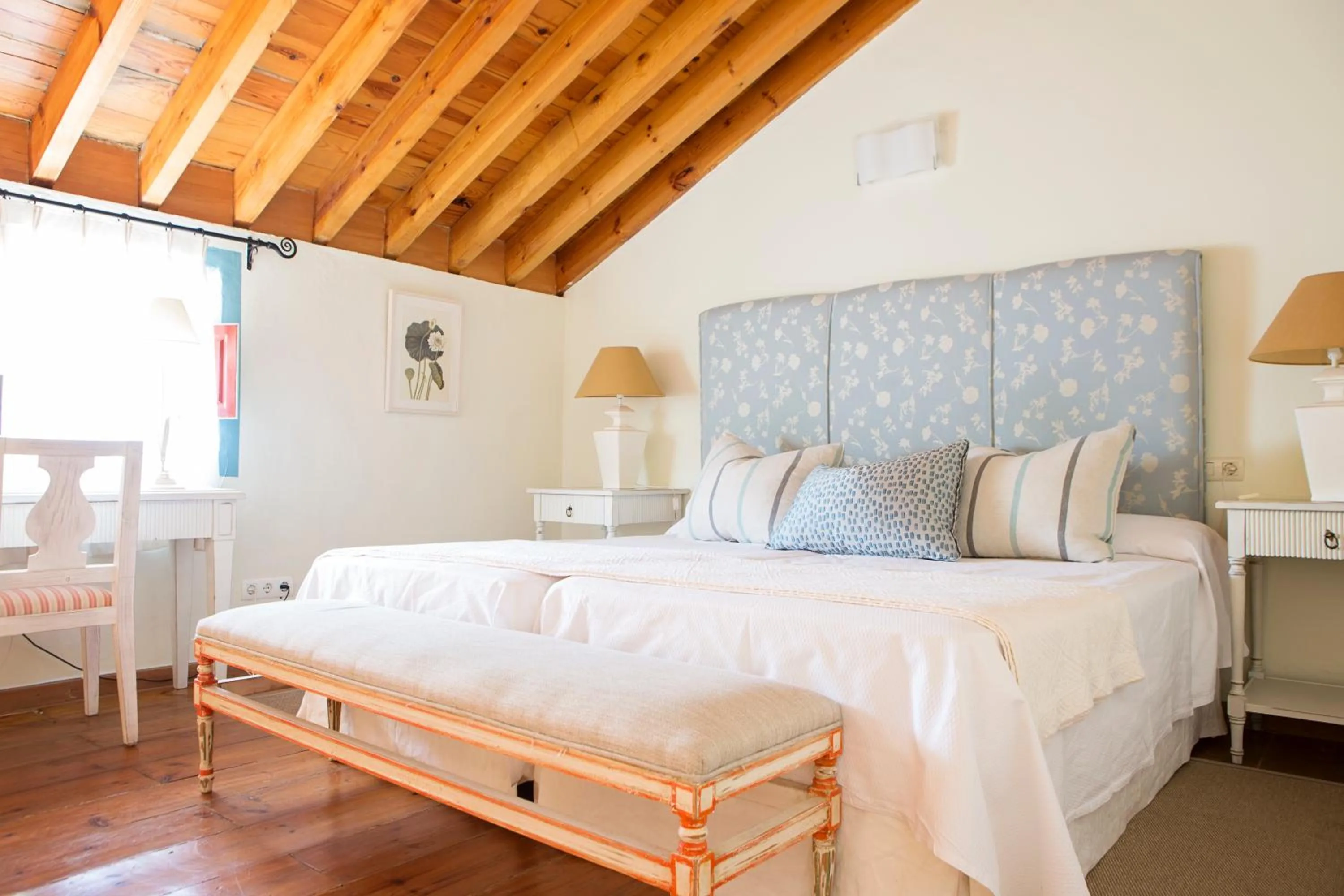 Bedroom, Bed in Hotel Cortijo del Arte - Caminito del Rey