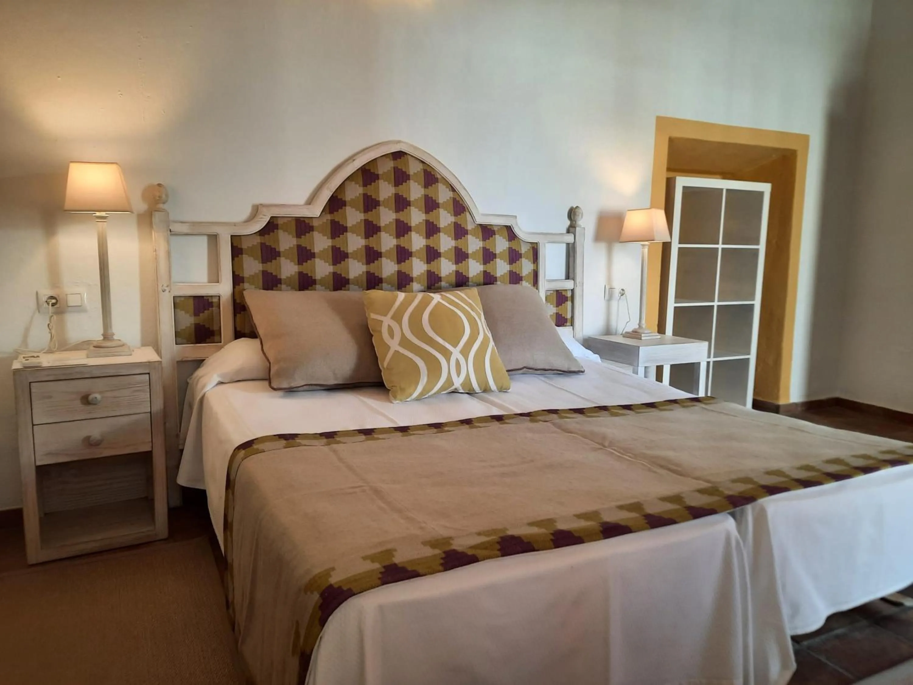 Bedroom, Bed in Hotel Cortijo del Arte - Caminito del Rey