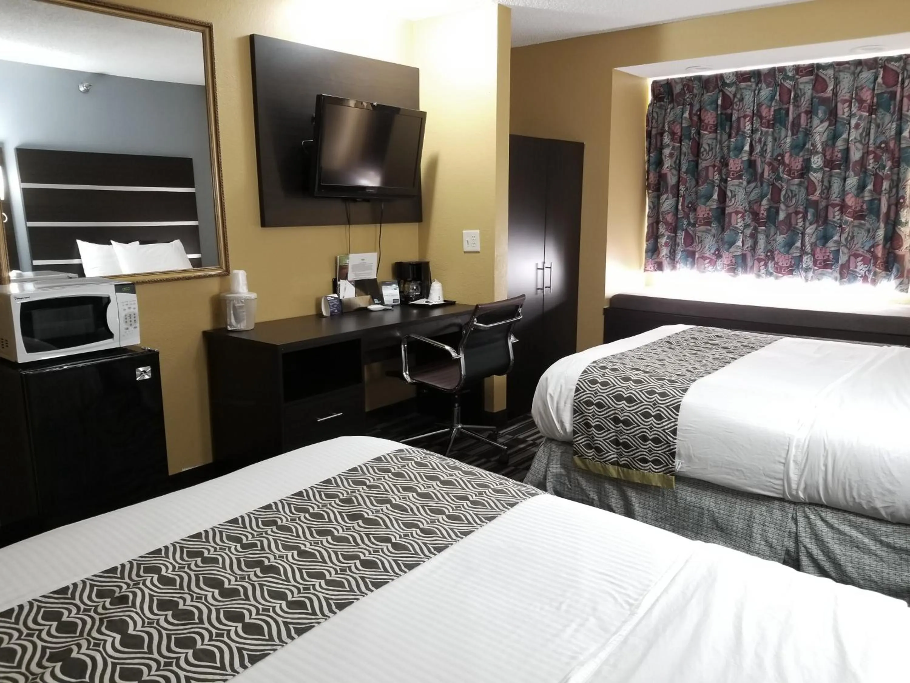Bed in Microtel Inn & Suites by Wyndham Riverside