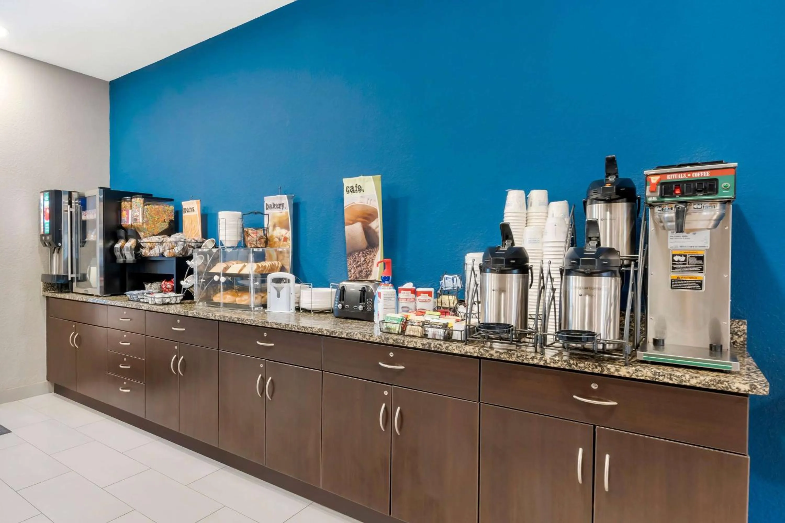 Restaurant/places to eat in Microtel Inn & Suites by Wyndham Brooksville