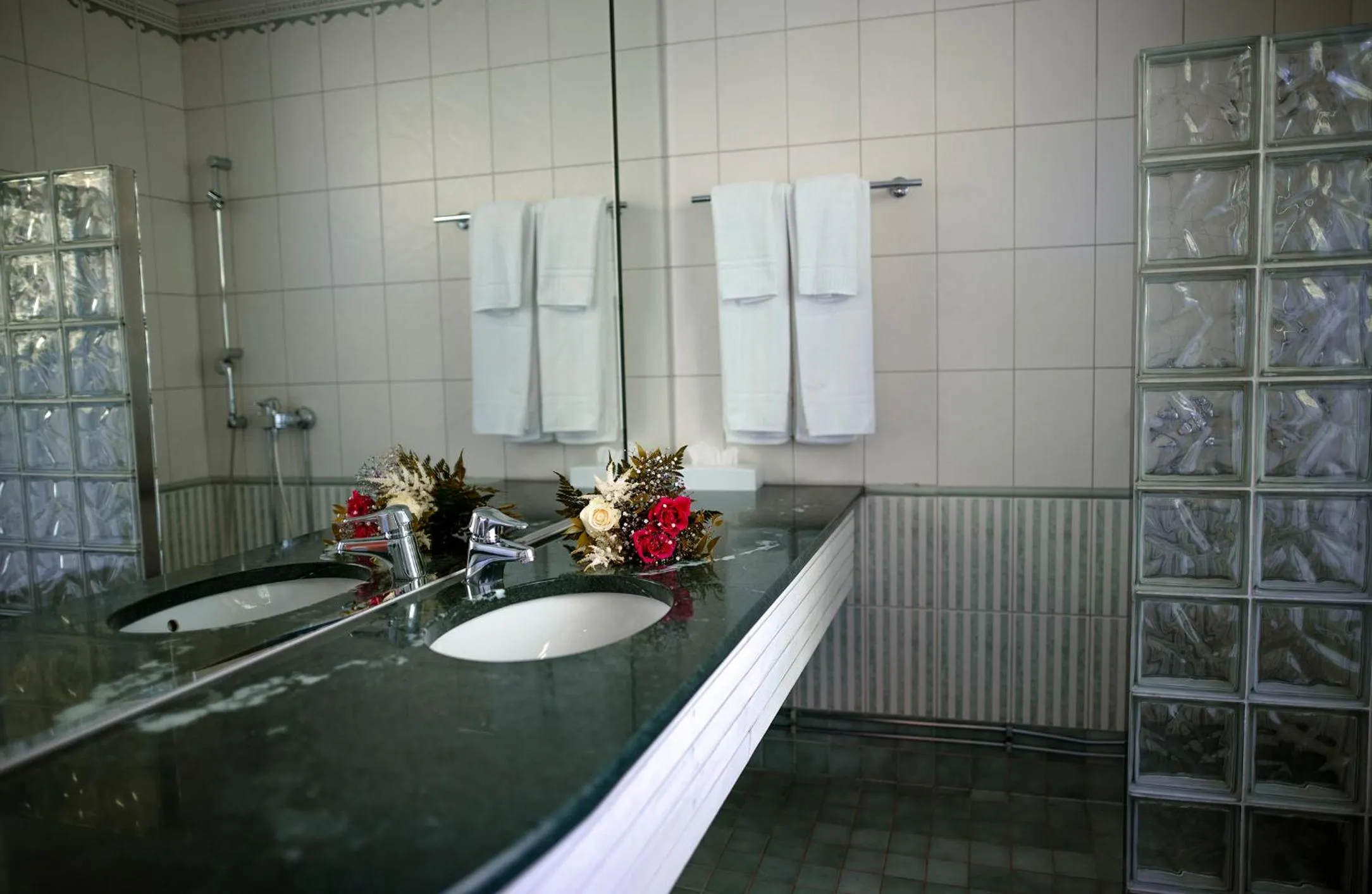 Bathroom in Mustion Linna / Svartå Manor