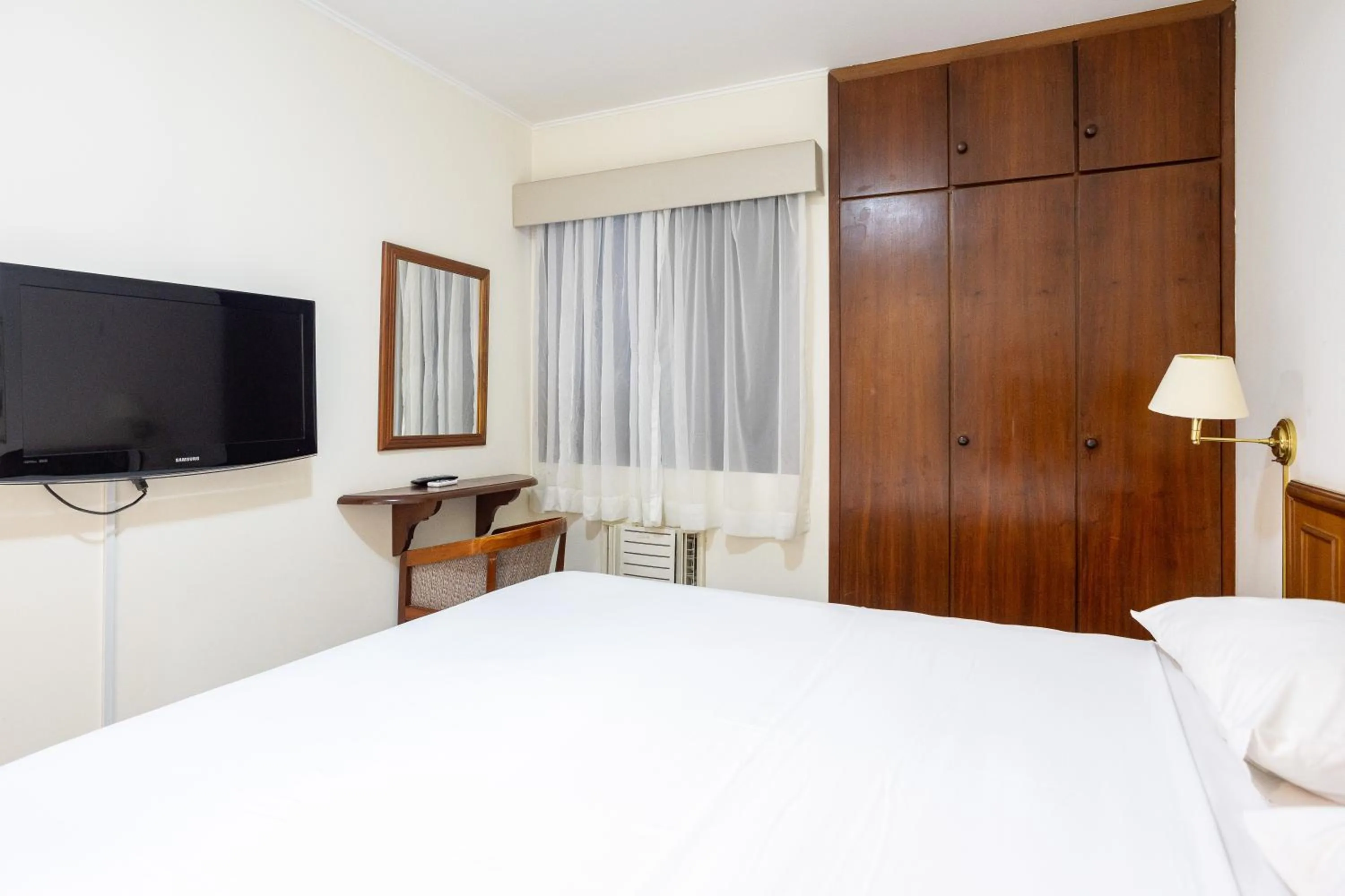 Bedroom, Bed in Park Tower Campinas Residence by Nacional Inn