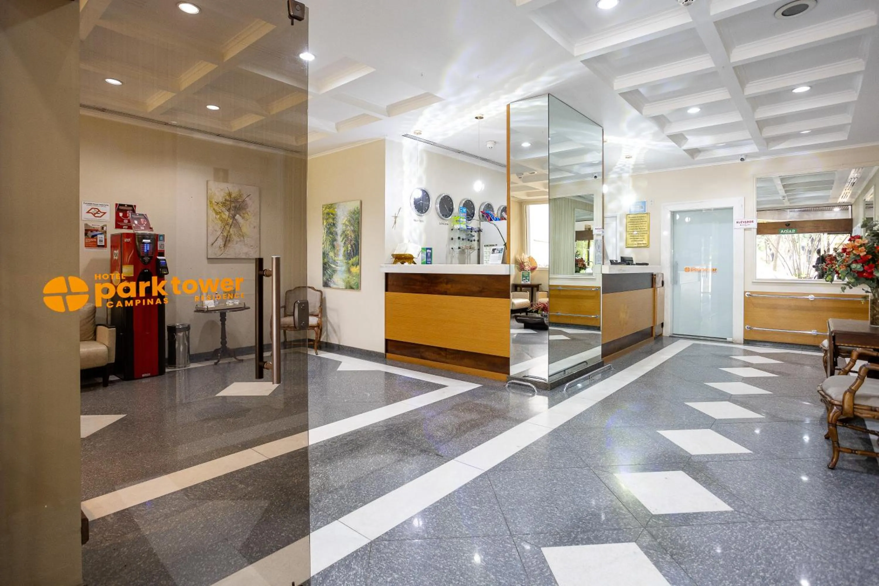 Lobby or reception in Park Tower Campinas Residence by Nacional Inn