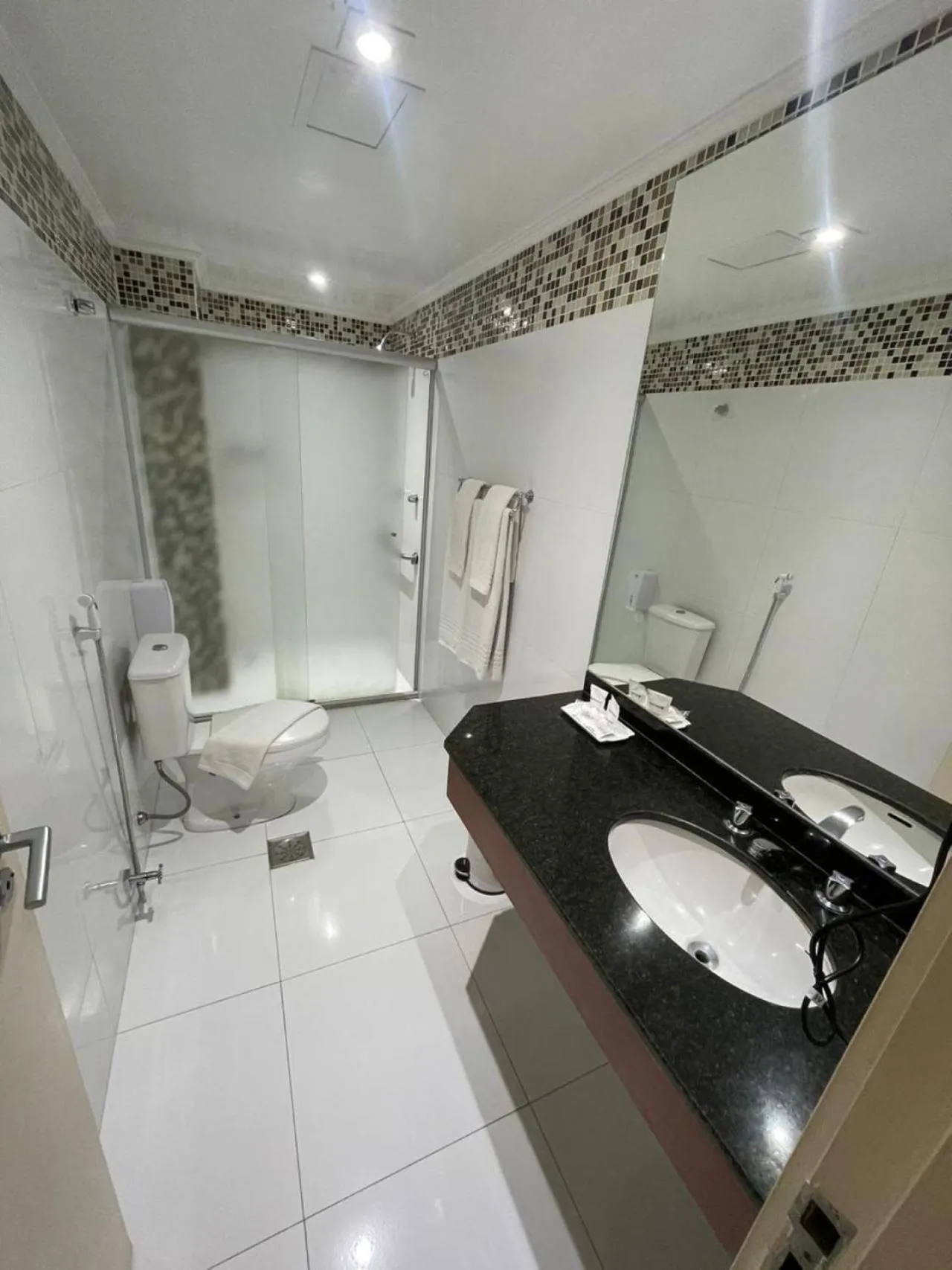 Bathroom in Park Tower Campinas Residence by Nacional Inn
