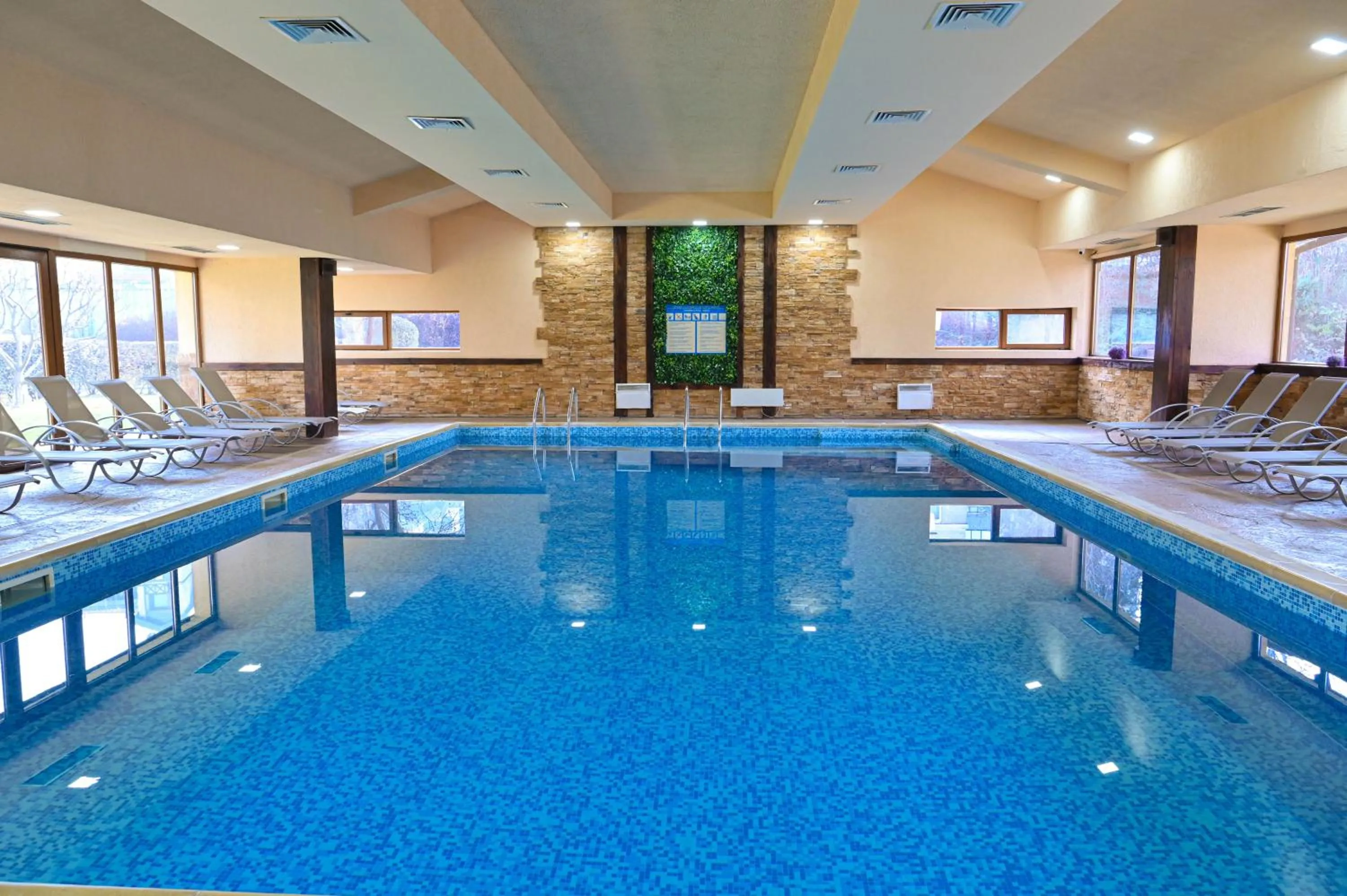 Swimming pool in Hotel Bojur & Bojurland Apartment Complex