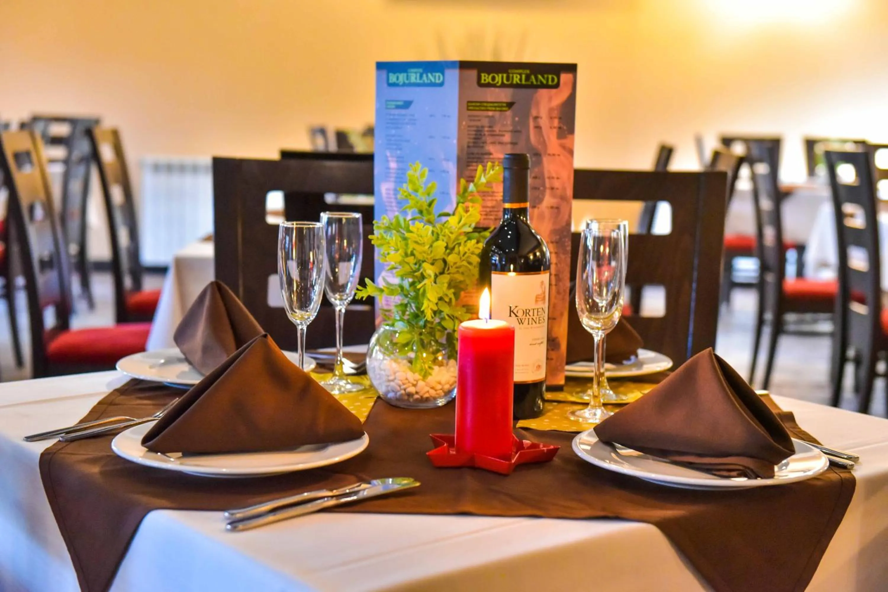 Restaurant/places to eat in Hotel Bojur & Bojurland Apartment Complex