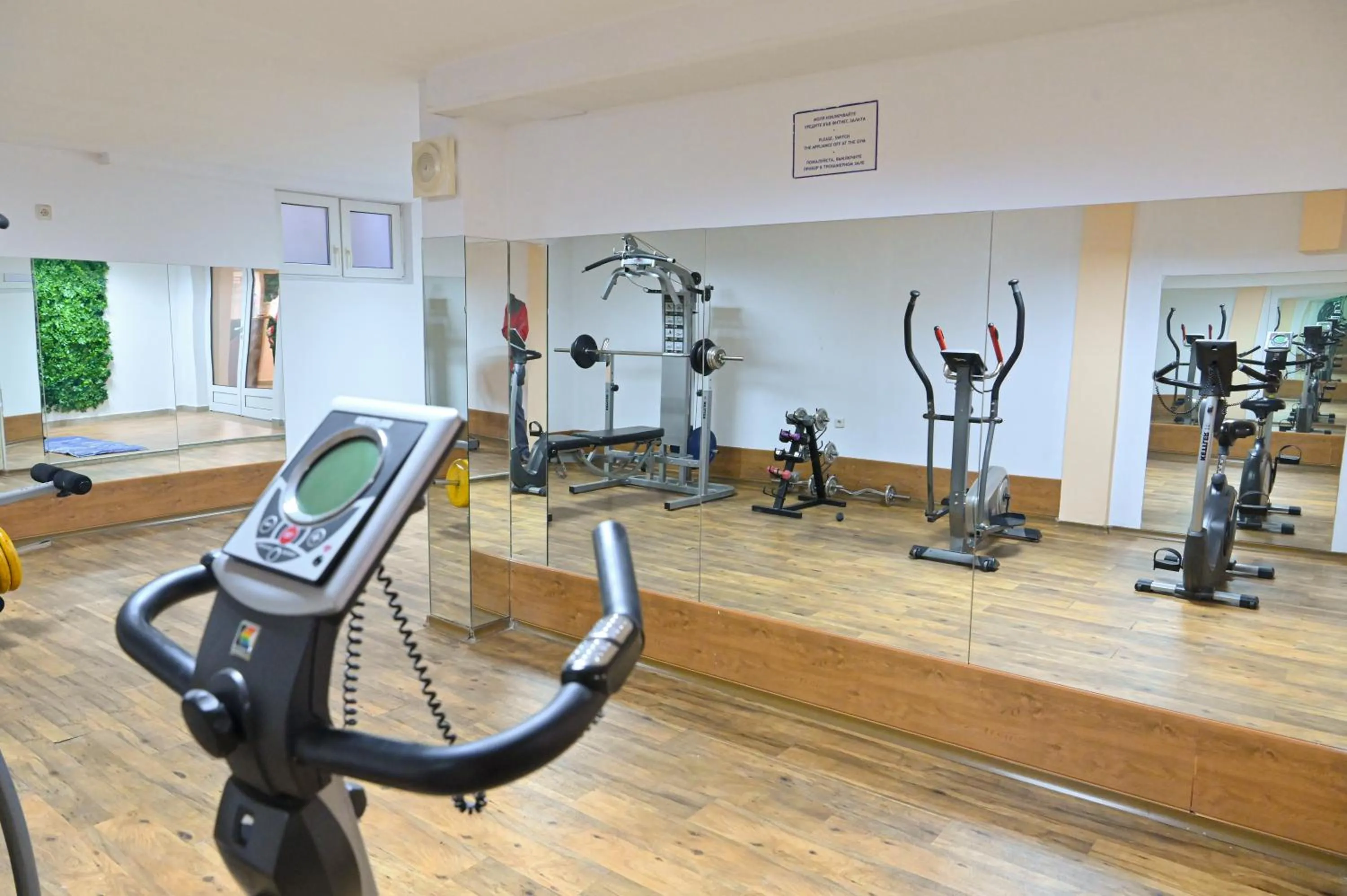 Fitness centre/facilities in Hotel Bojur & Bojurland Apartment Complex