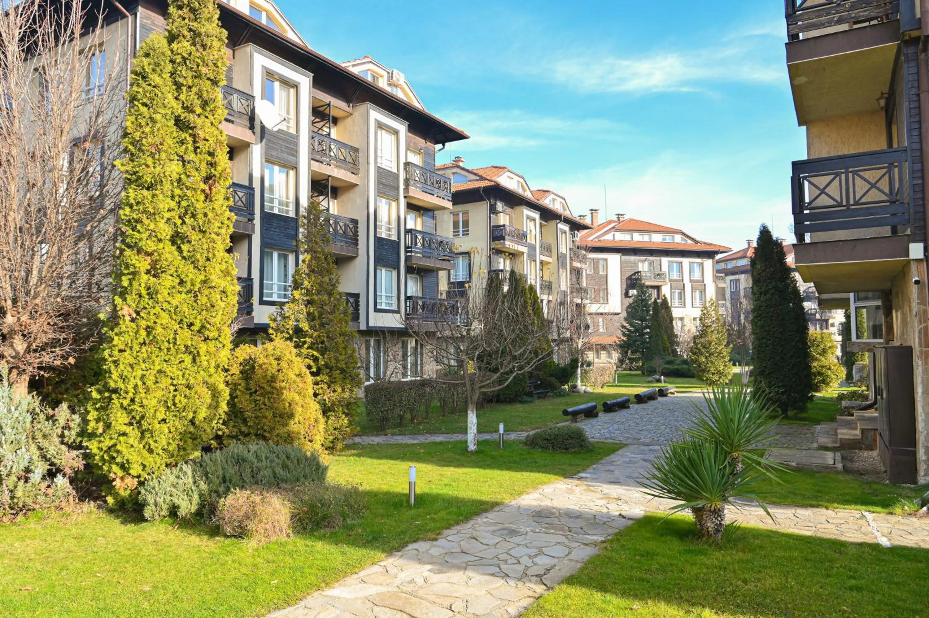 Inner courtyard view in Hotel Bojur & Bojurland Apartment Complex