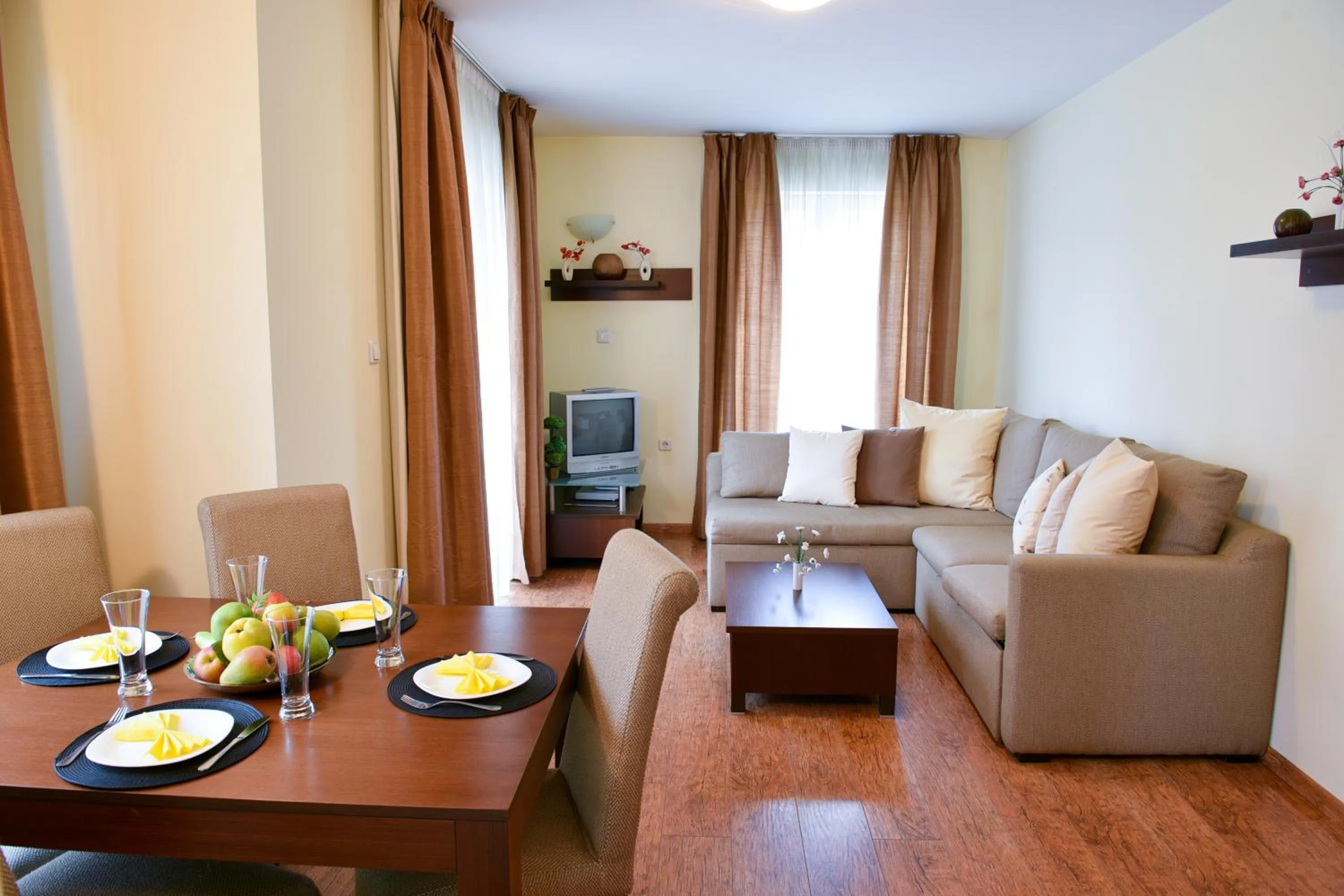 Day in Hotel Bojur & Bojurland Apartment Complex