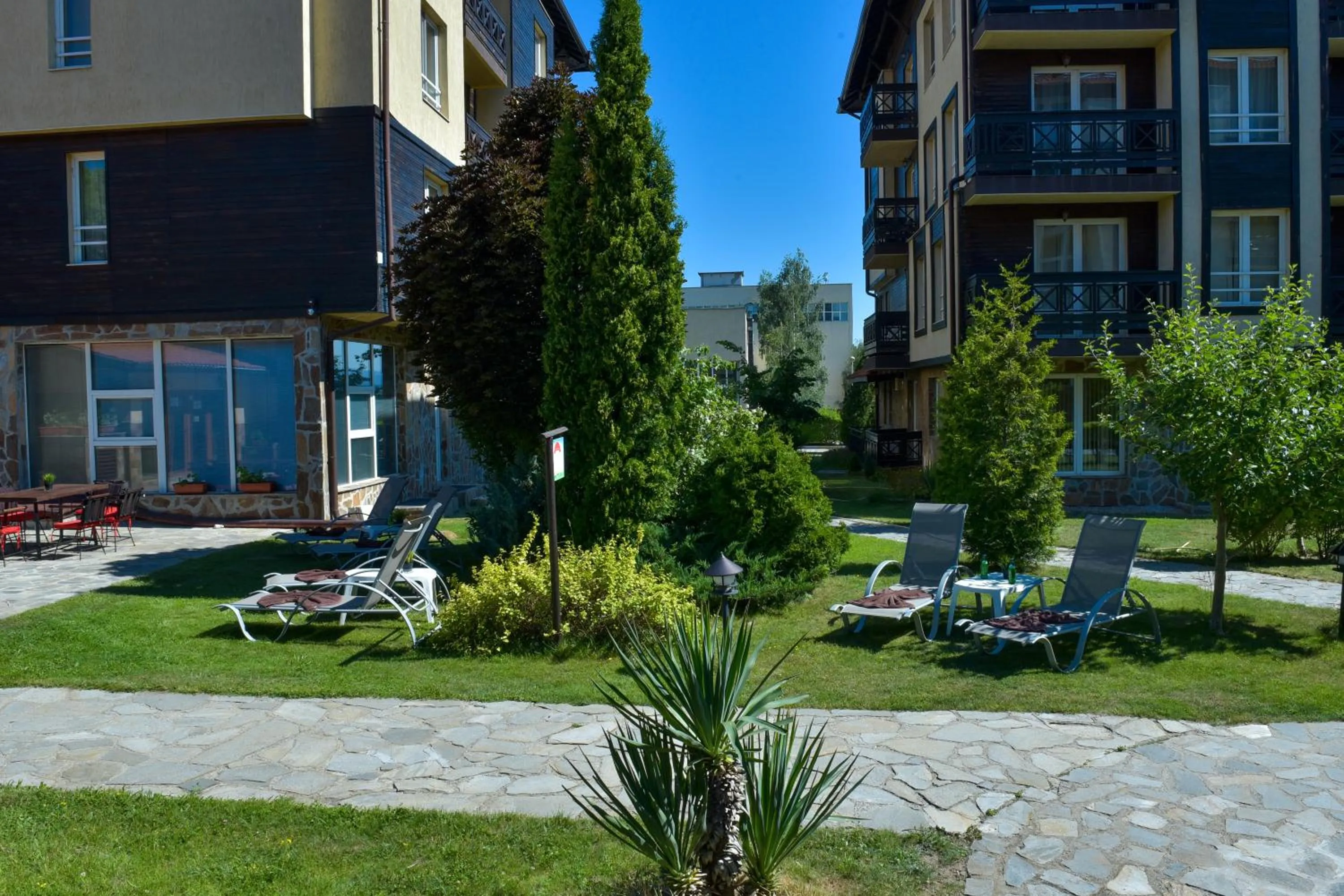 Patio in Hotel Bojur & Bojurland Apartment Complex