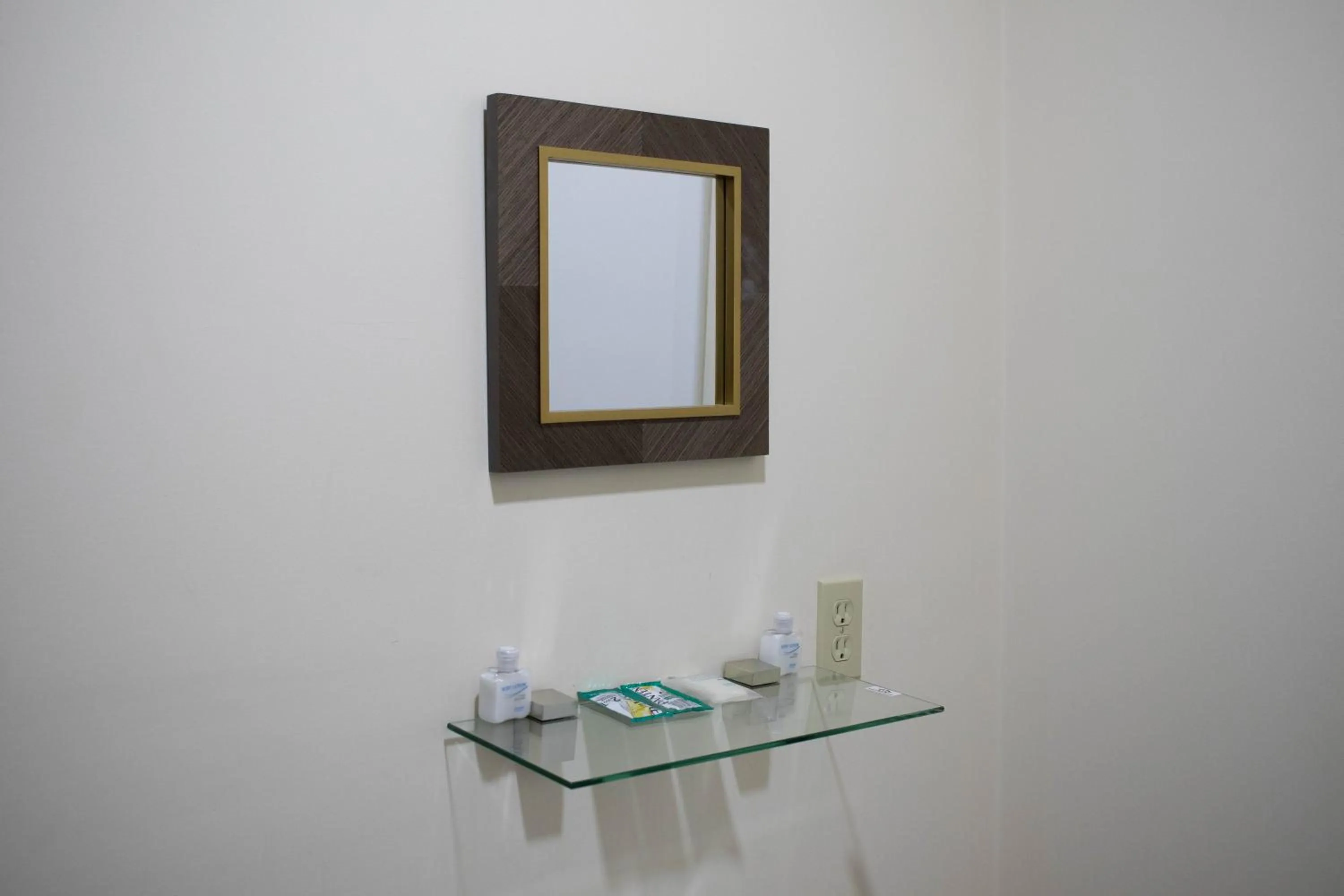 California Comfort & Suites