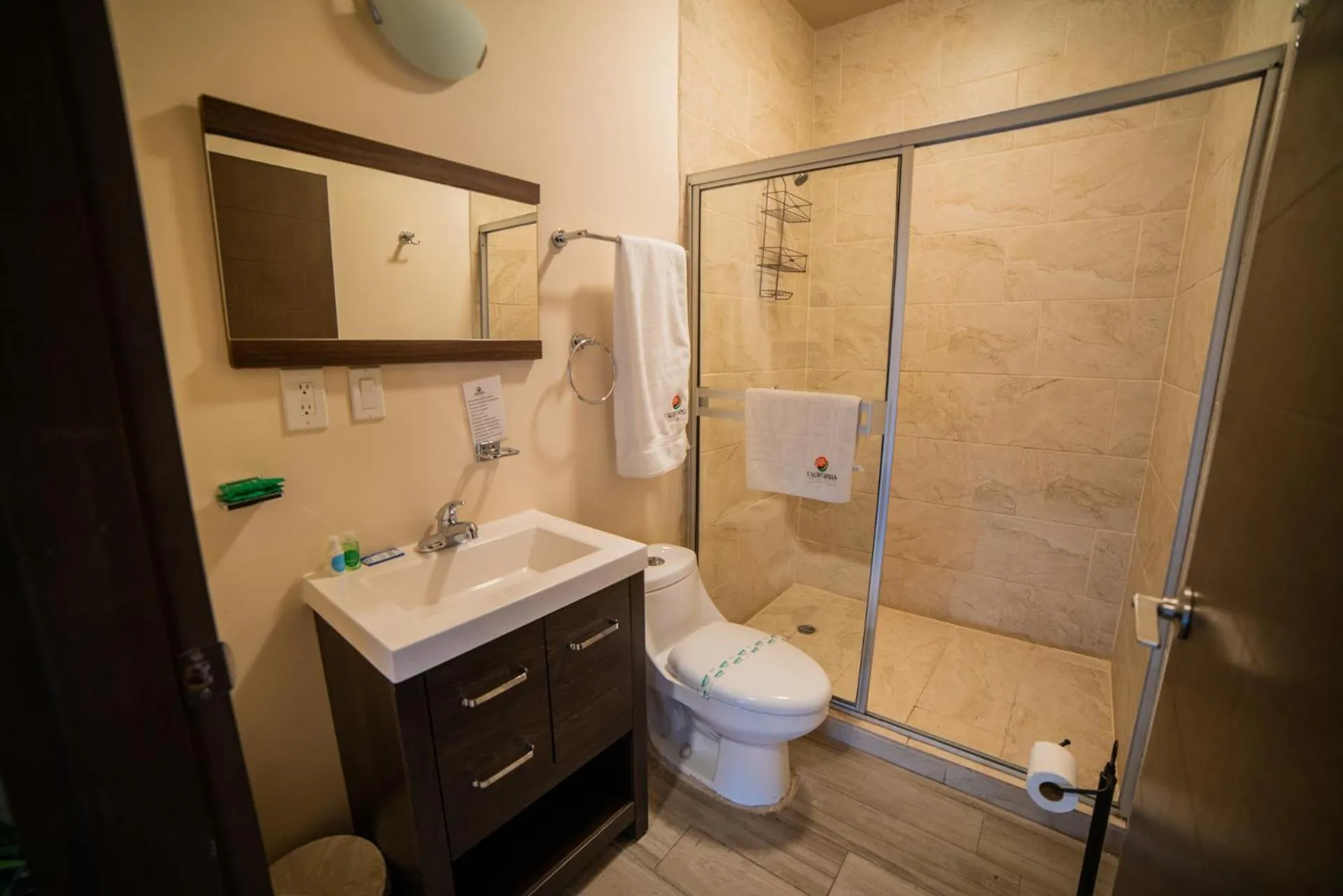 Bathroom in California Comfort & Suites