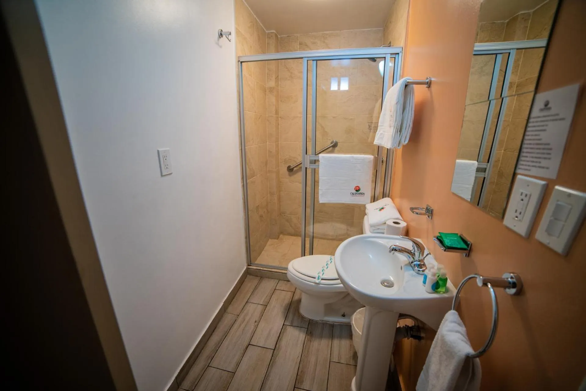 Bathroom in California Comfort & Suites