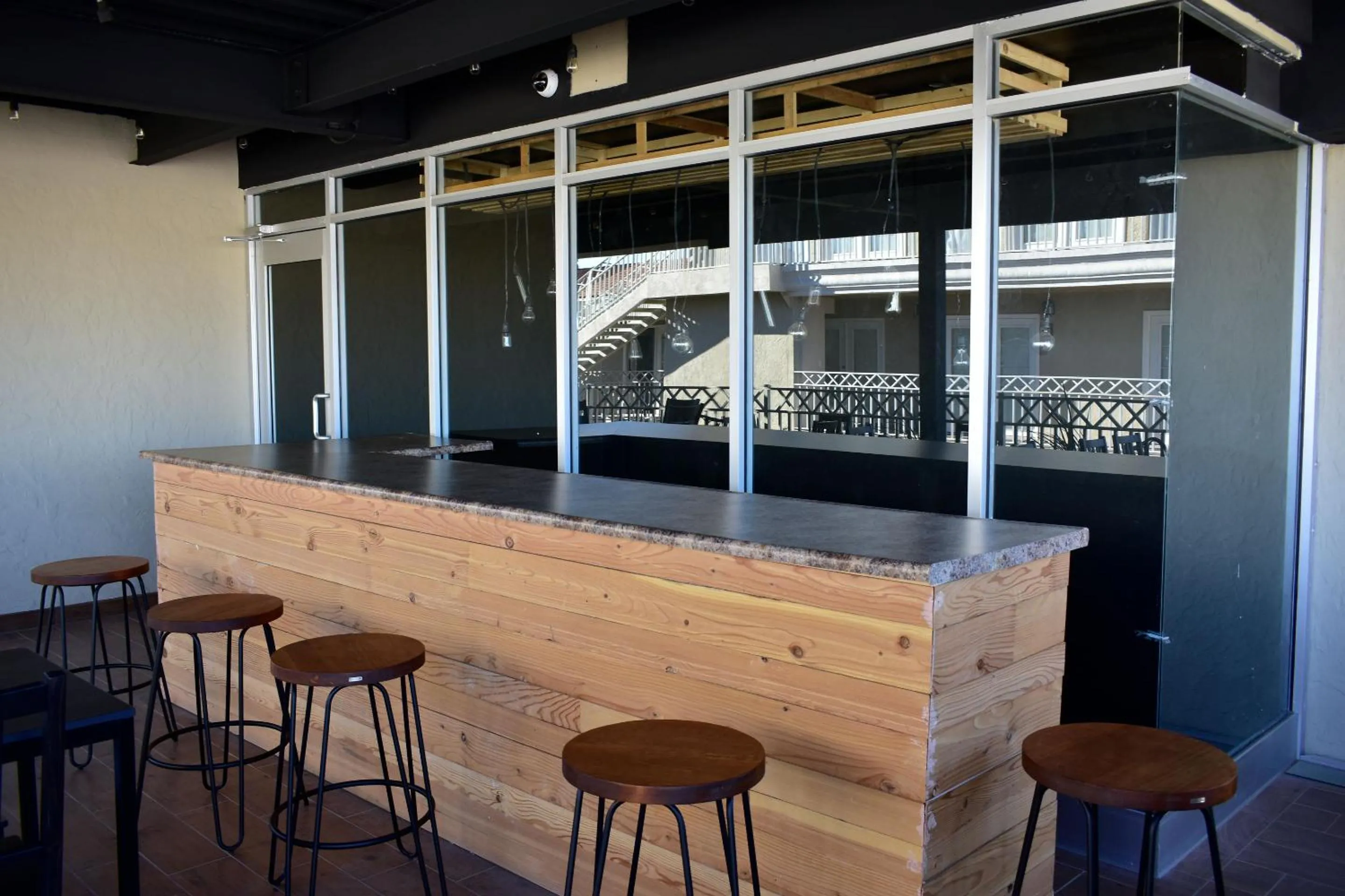 California Comfort & Suites