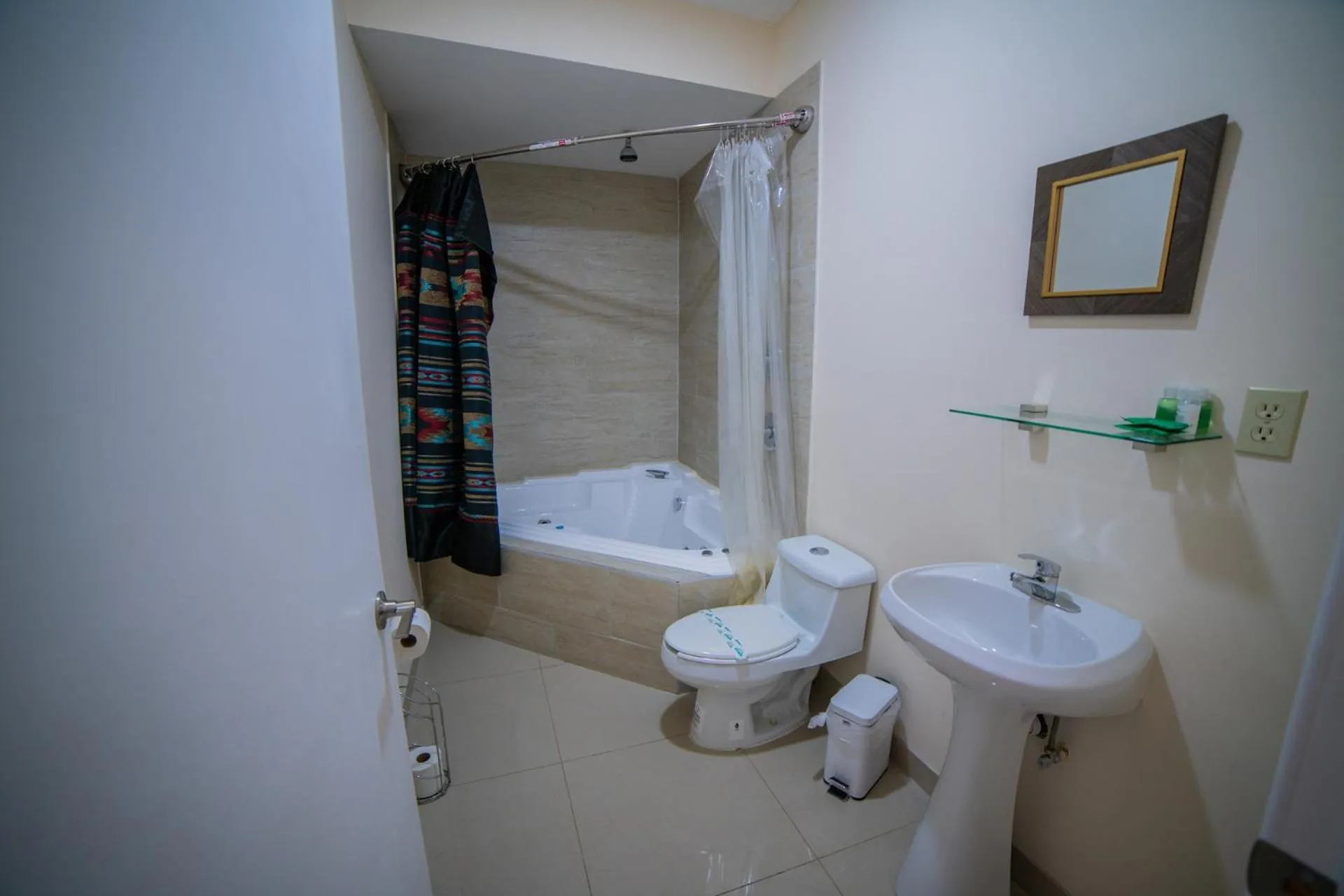 Bathroom in California Comfort & Suites