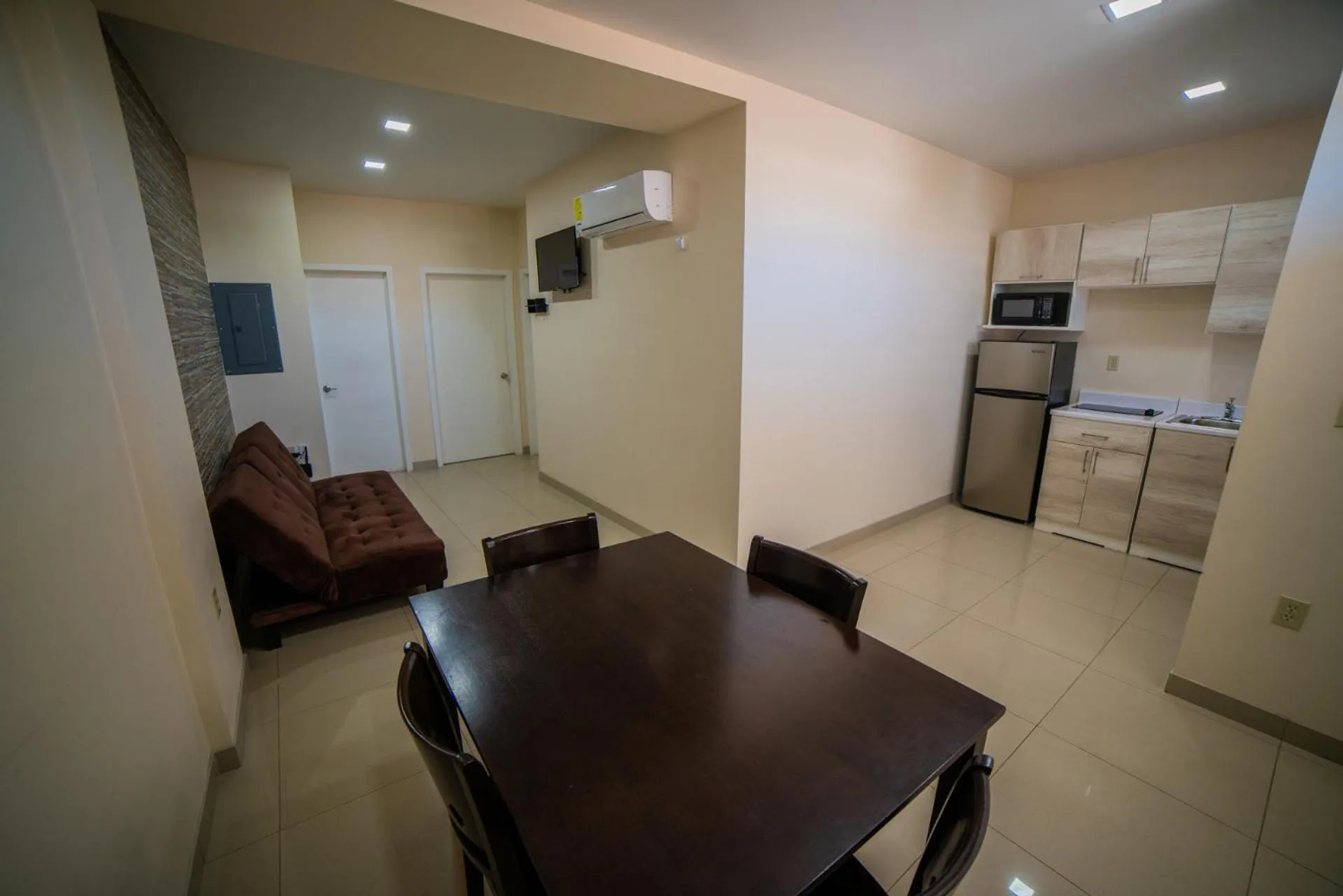 California Comfort & Suites