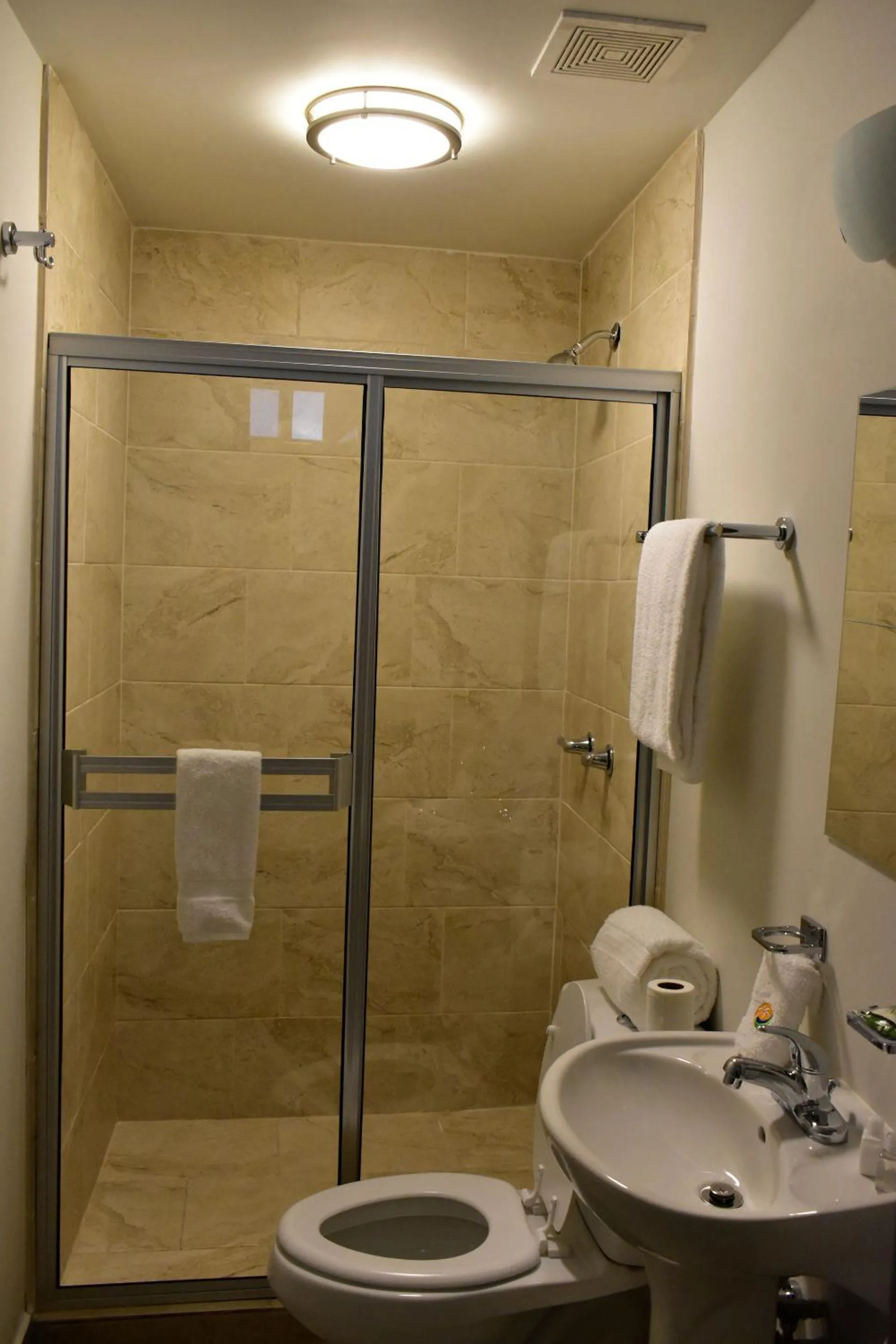 California Comfort & Suites