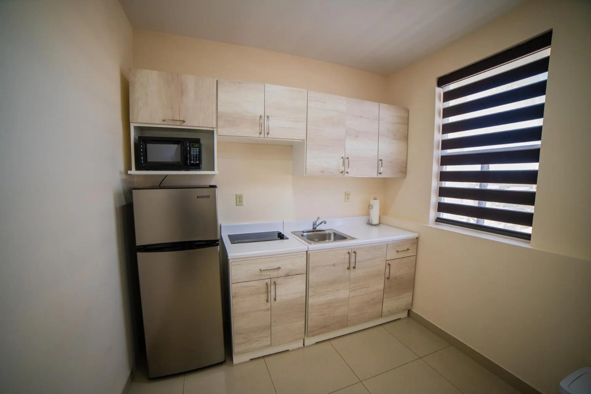 California Comfort & Suites