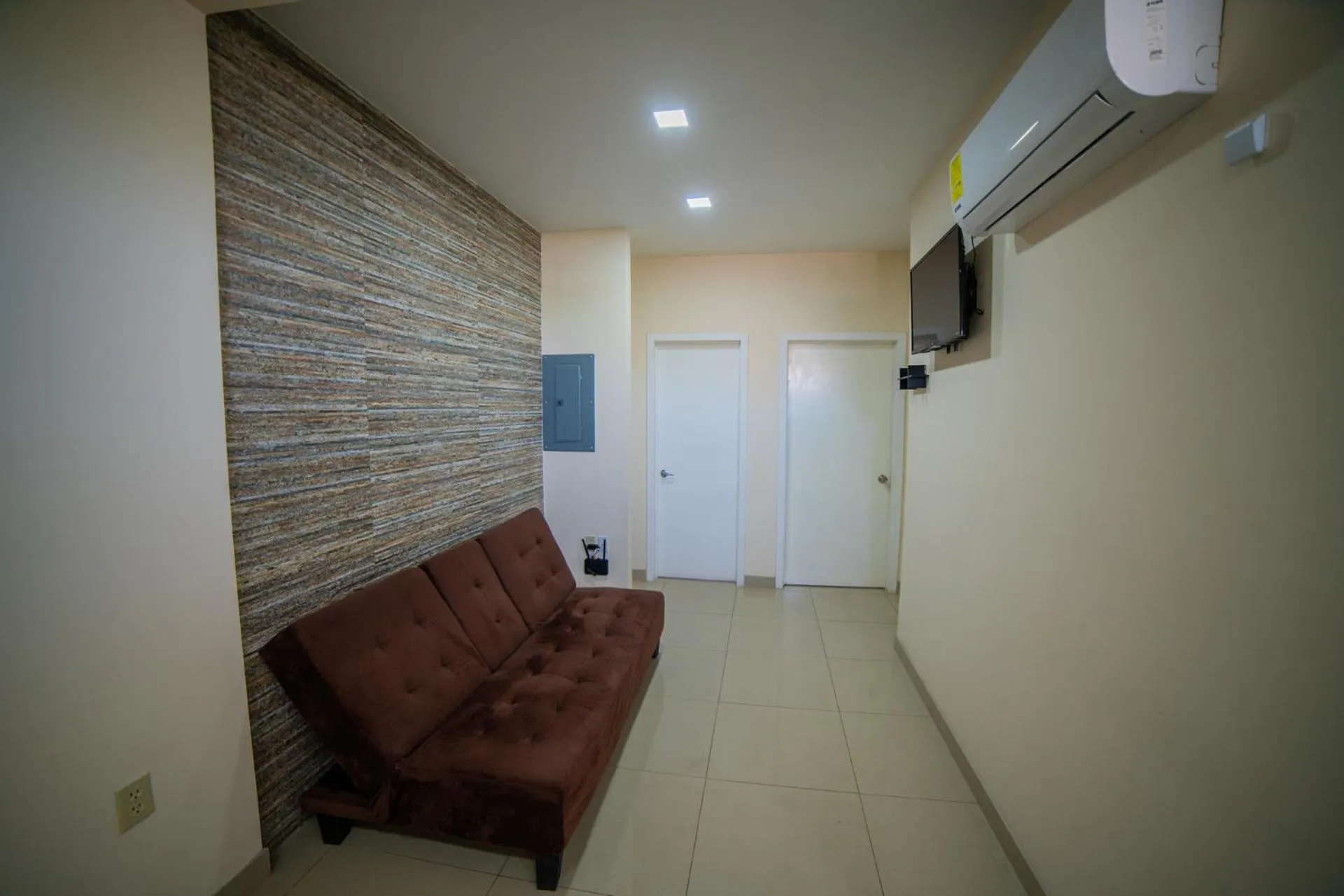 California Comfort & Suites