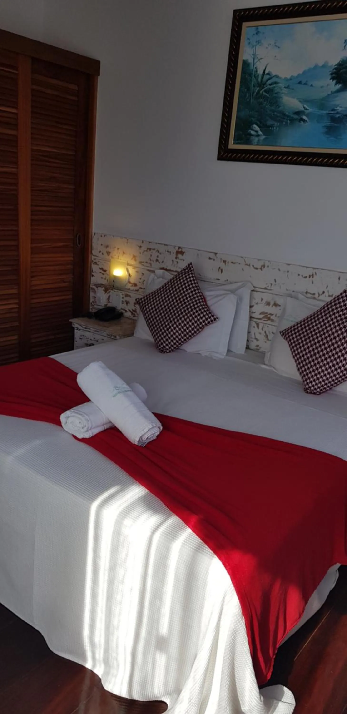 Bed in Coronado Inn Hotel