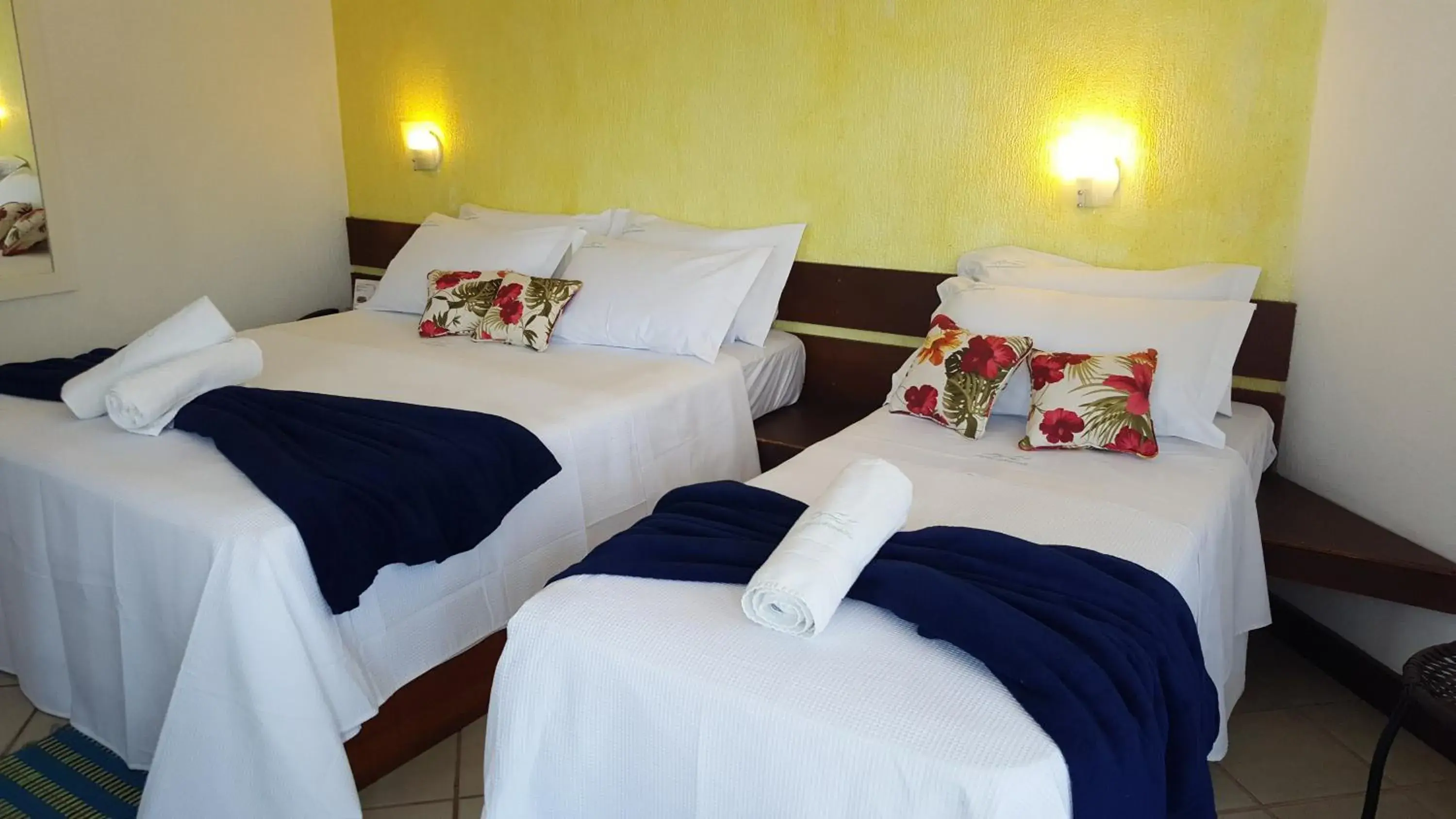 Standard Triple Room with Sea View in Coronado Inn Hotel Standard Triple Room with Sea View in Coronado Inn Hotel