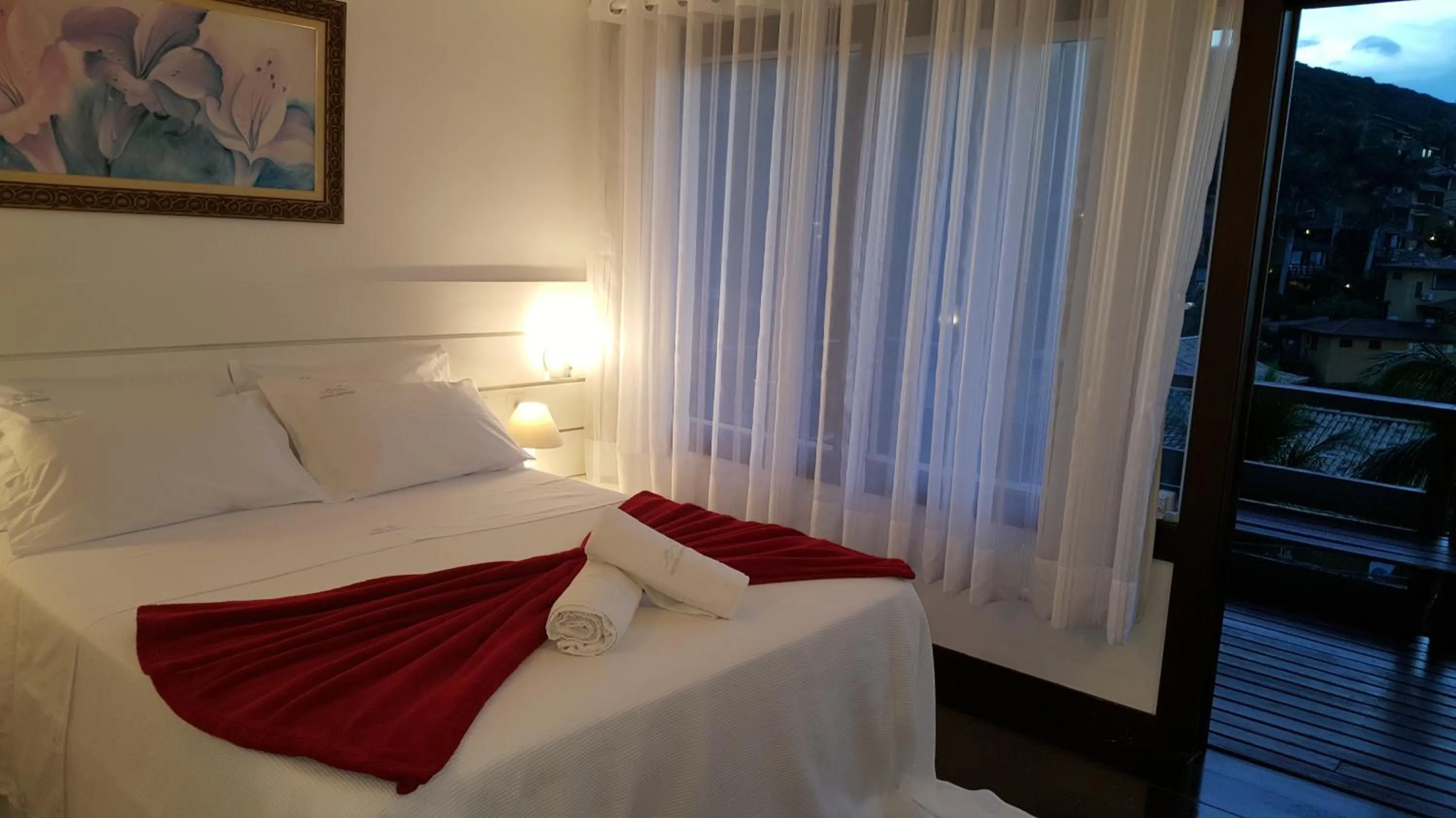 Bed in Coronado Inn Hotel