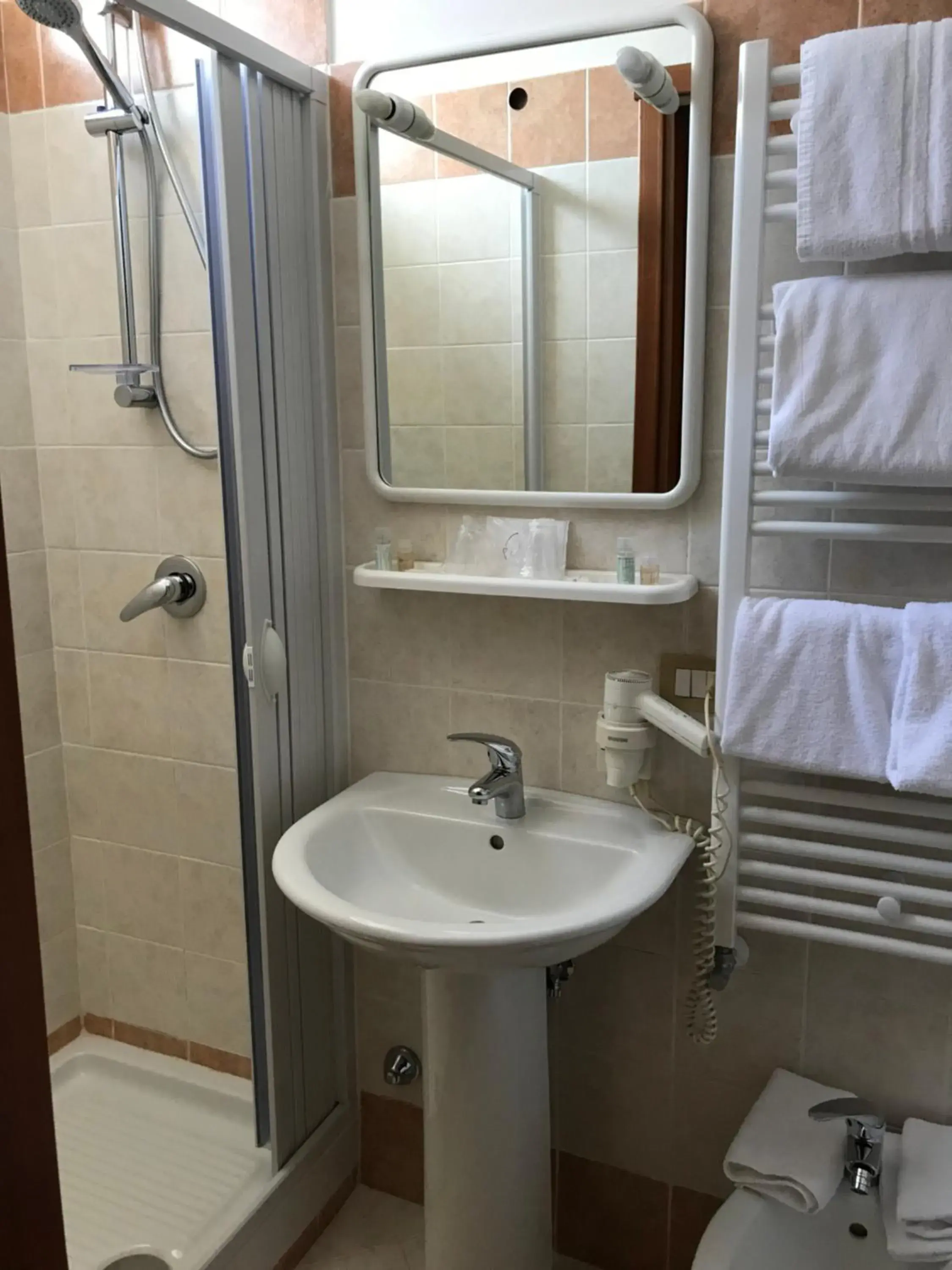 Single Room in Cristal Hotel Single Room in Cristal Hotel