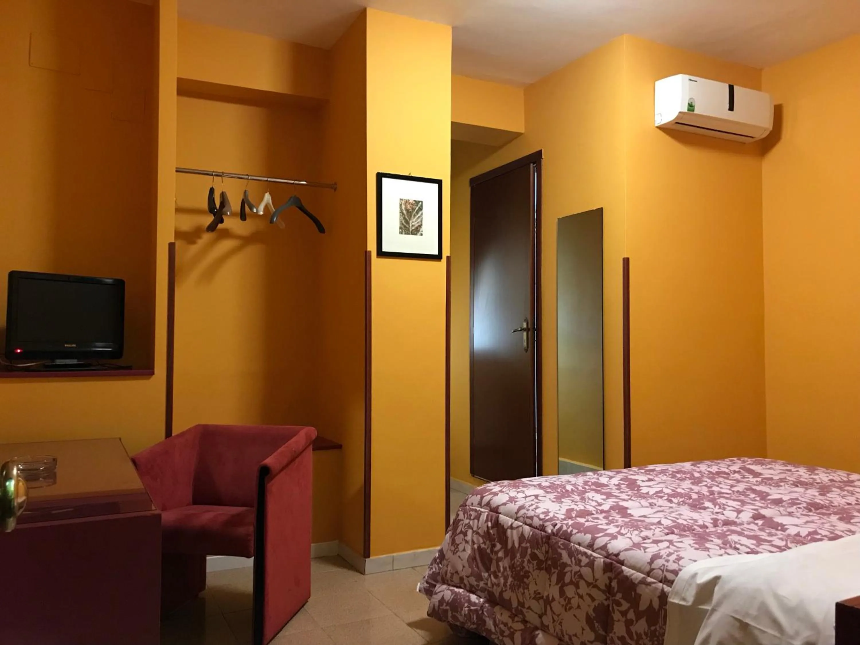 Bed in Cristal Hotel