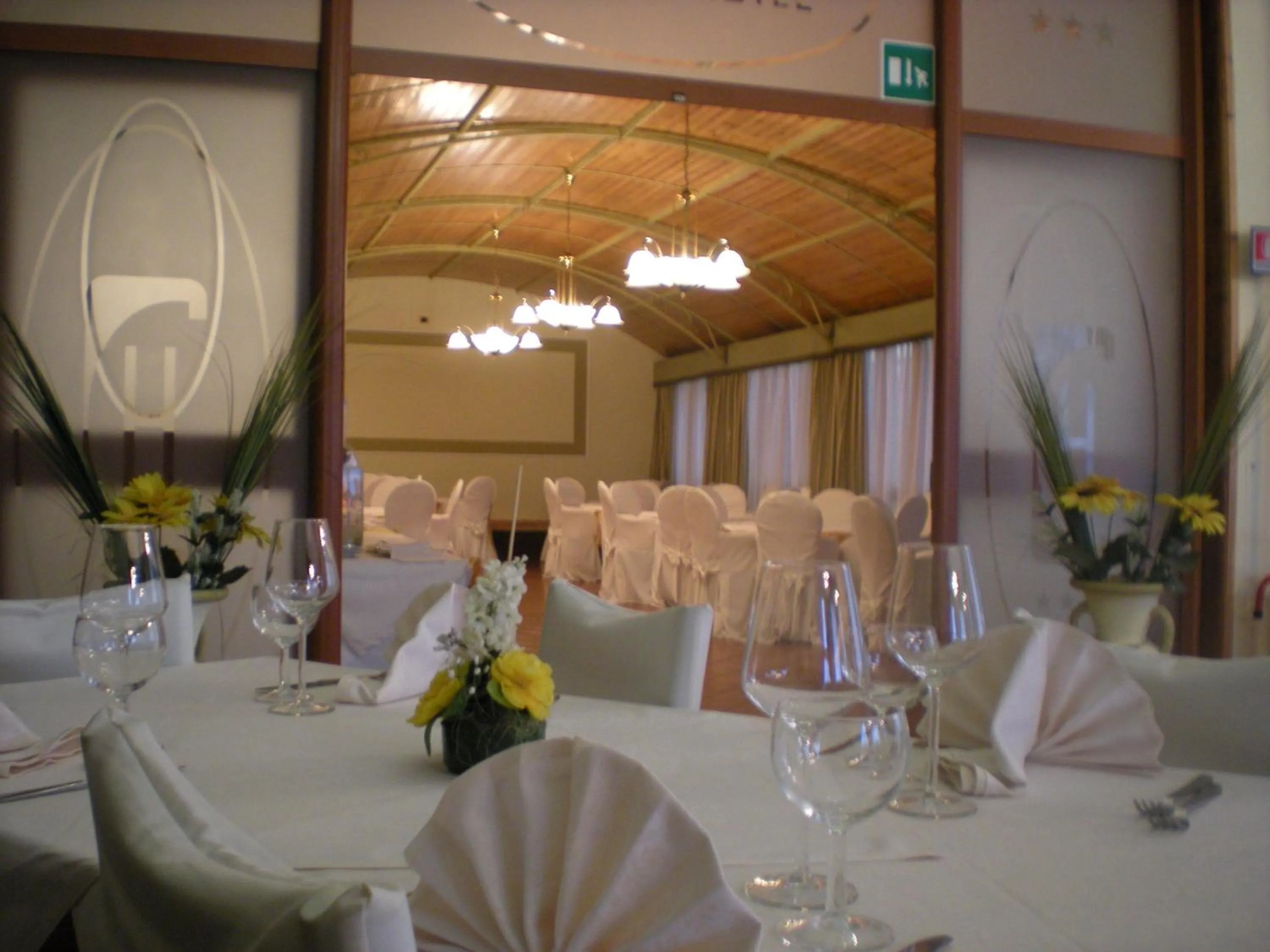 Restaurant/places to eat in Cristal Hotel