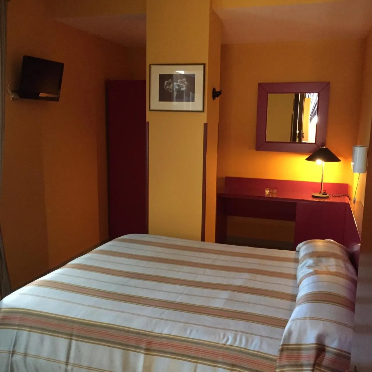 Photo of the whole room, Bed in Cristal Hotel