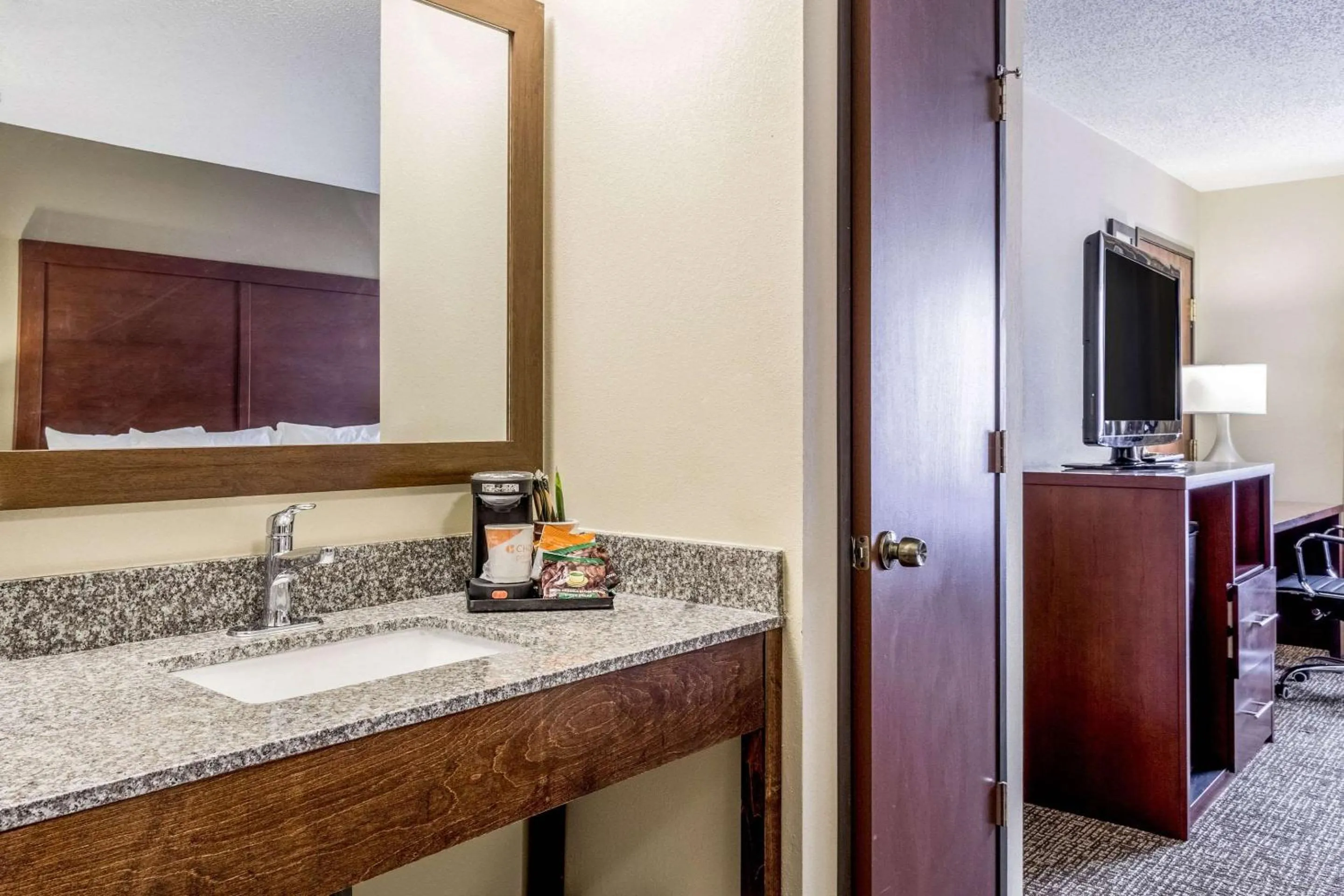 Photo of the whole room in Comfort Inn Norwalk - Sandusky