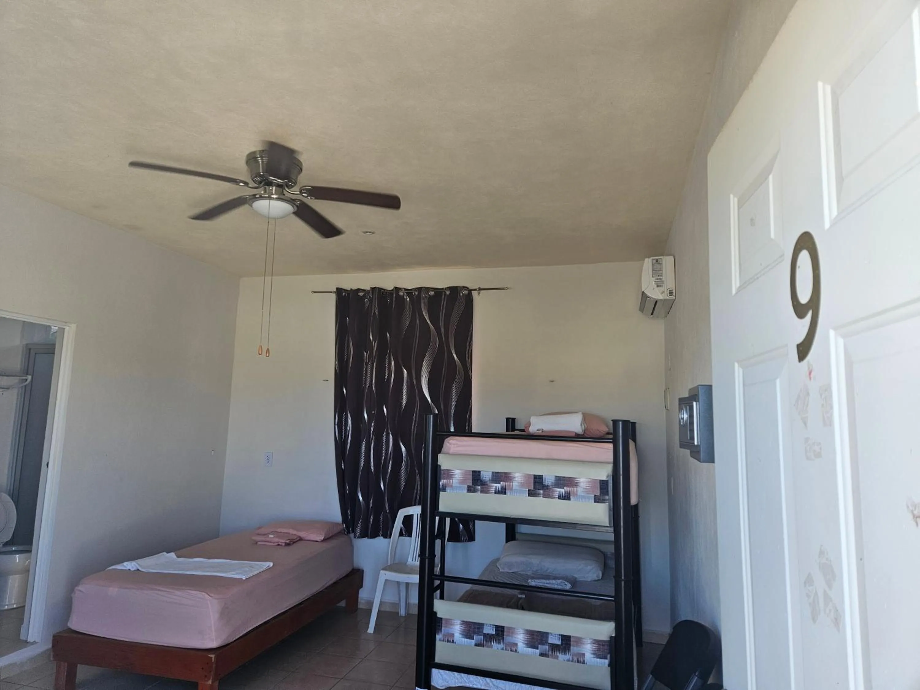 bunk bed, Bed in El Padrino