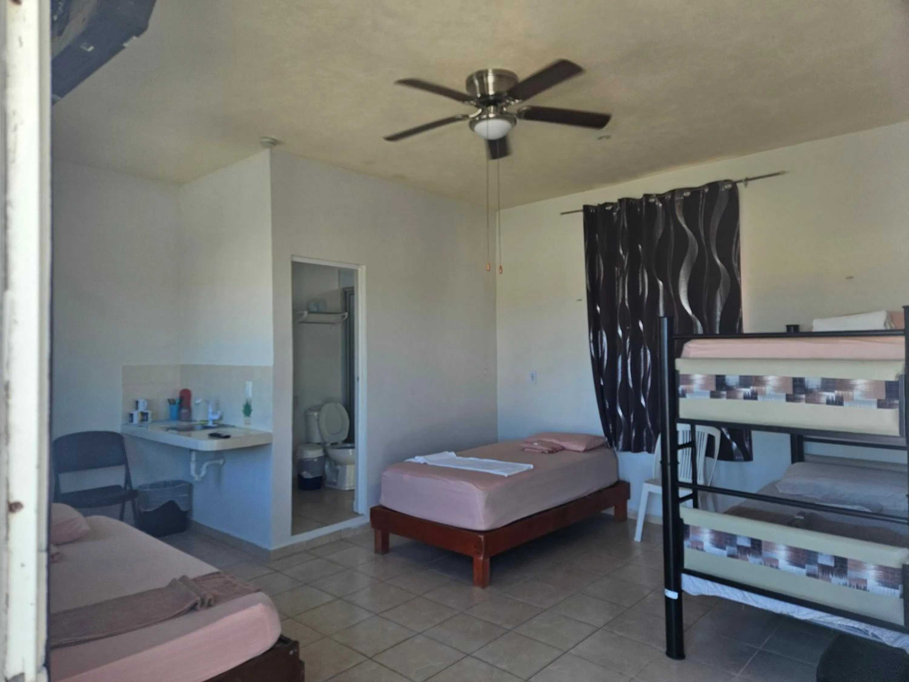 Photo of the whole room, Bed in El Padrino