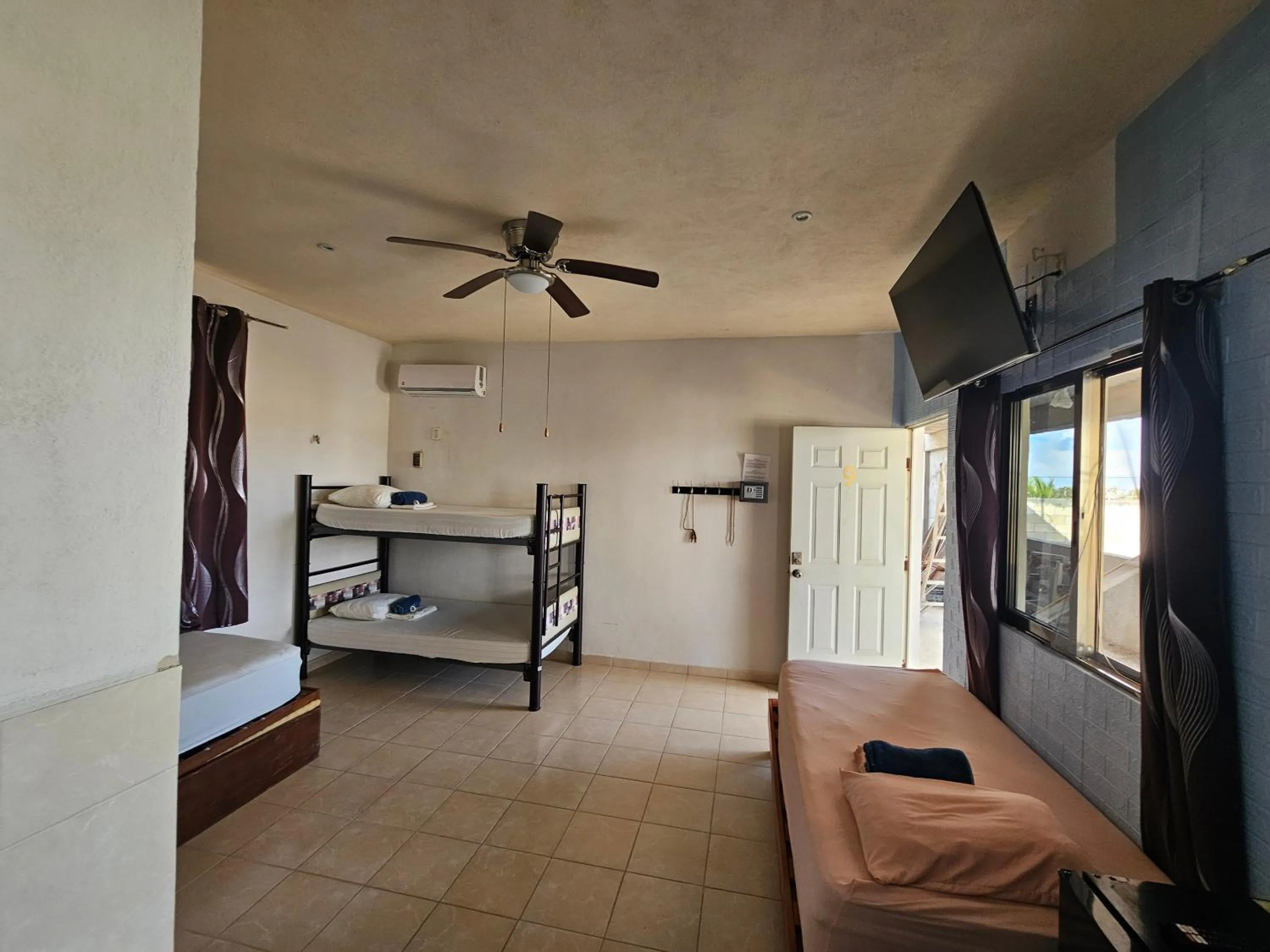 Photo of the whole room, Bed in El Padrino