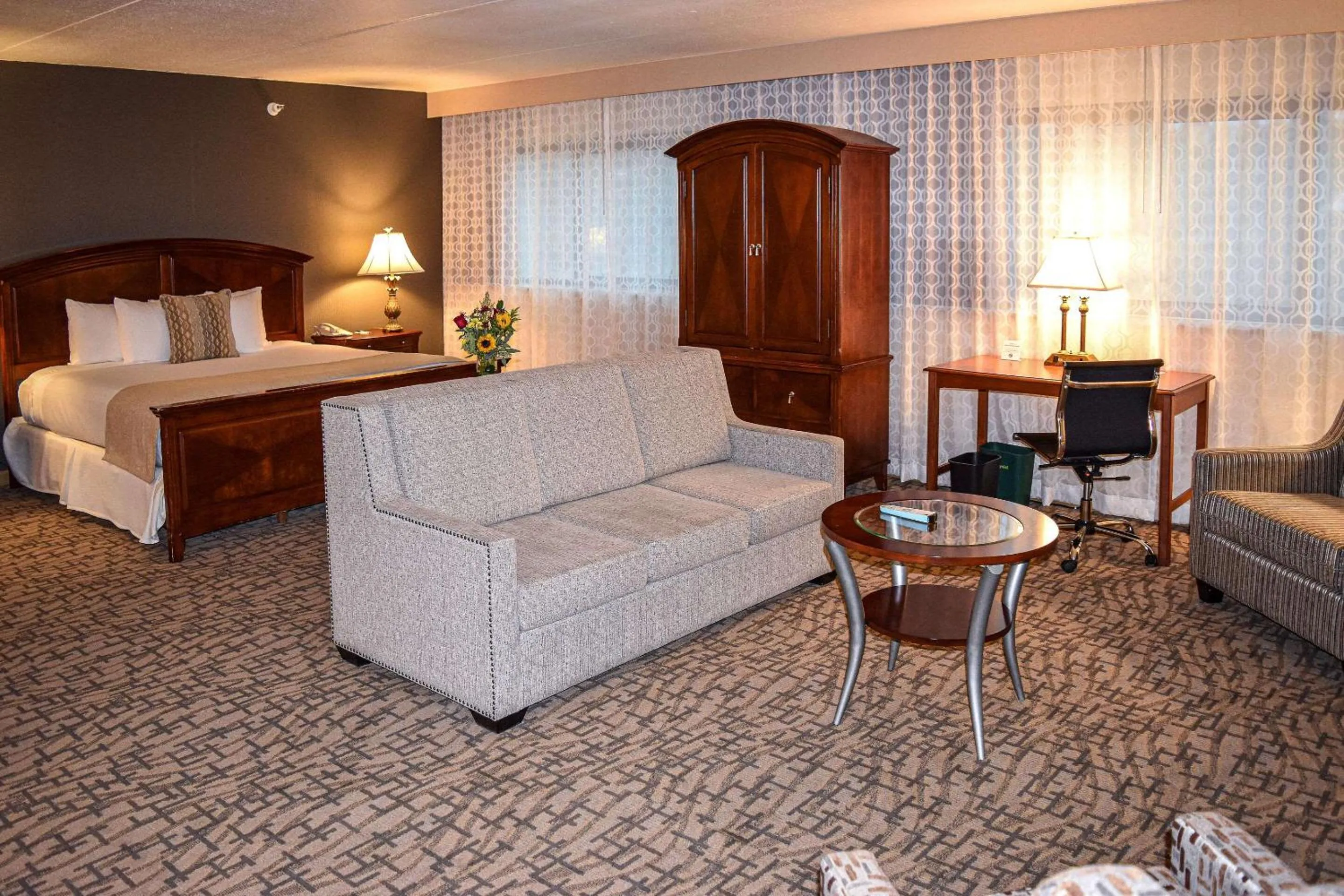 Bedroom in Comfort Inn & Suites Downtown Tacoma