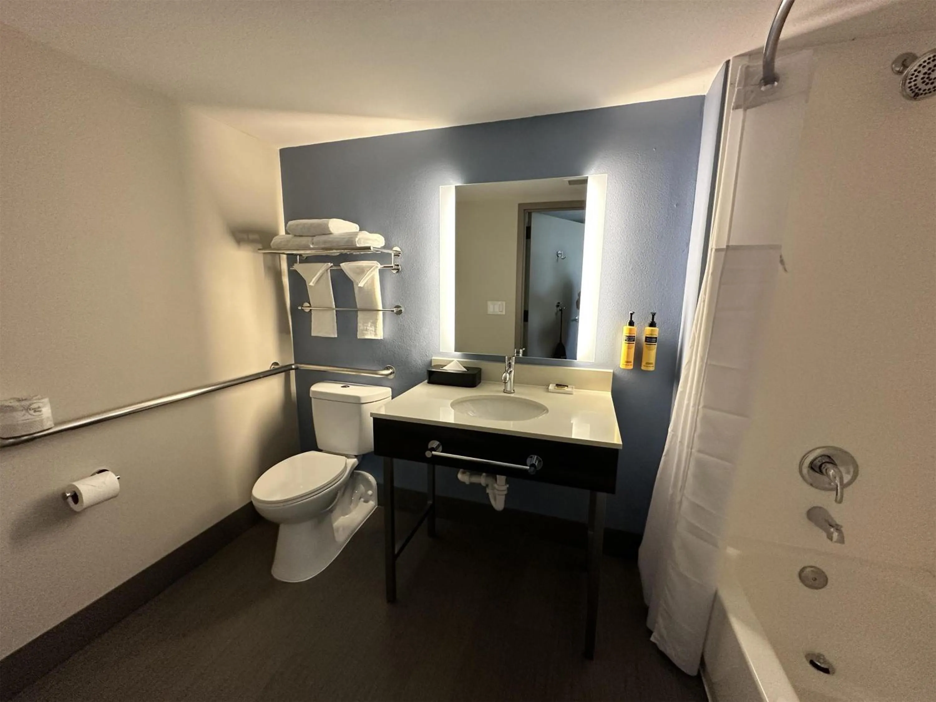 Bathroom in Best Western Plus Downtown Tacoma