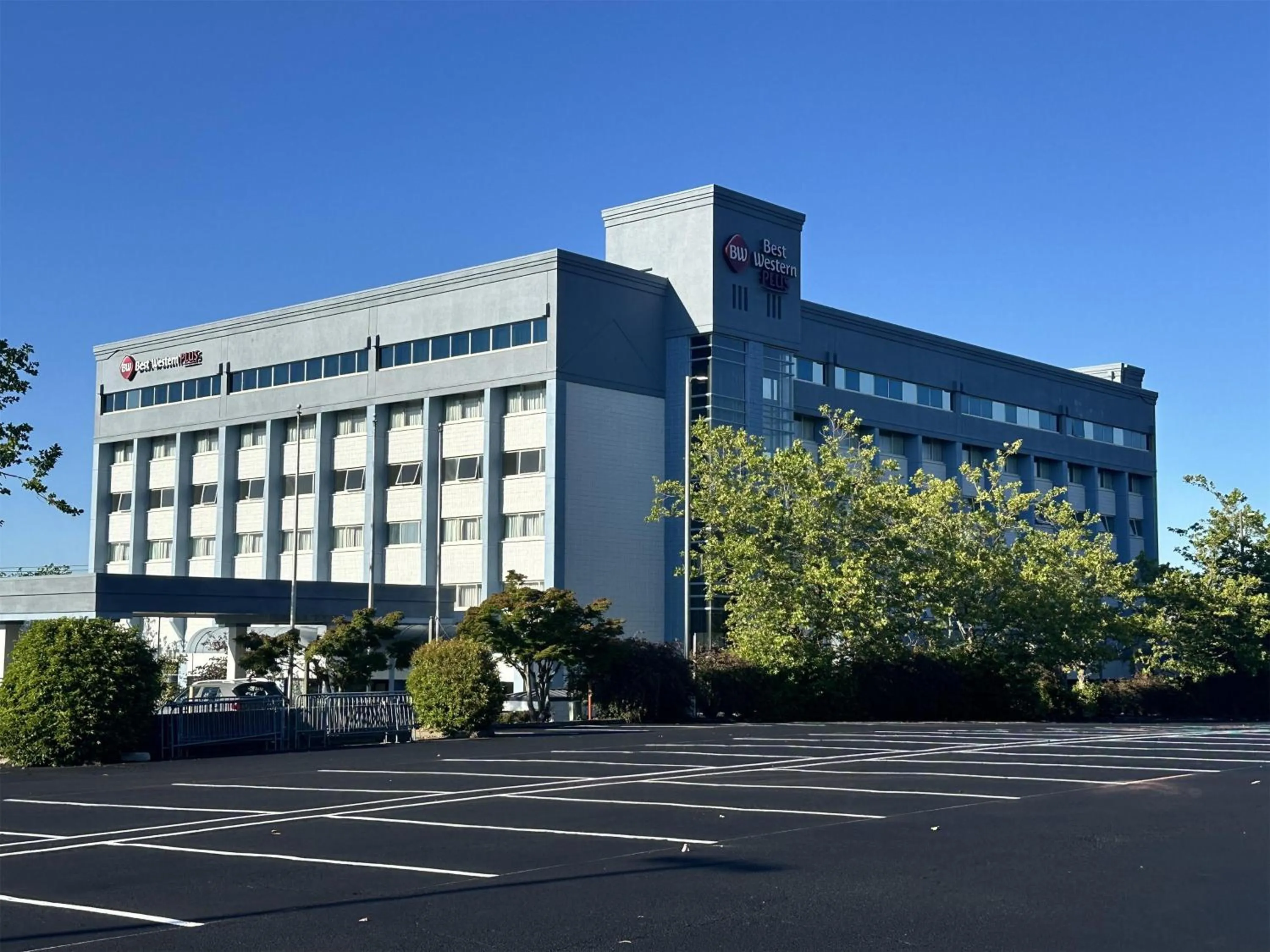 Property building in Best Western Plus Downtown Tacoma