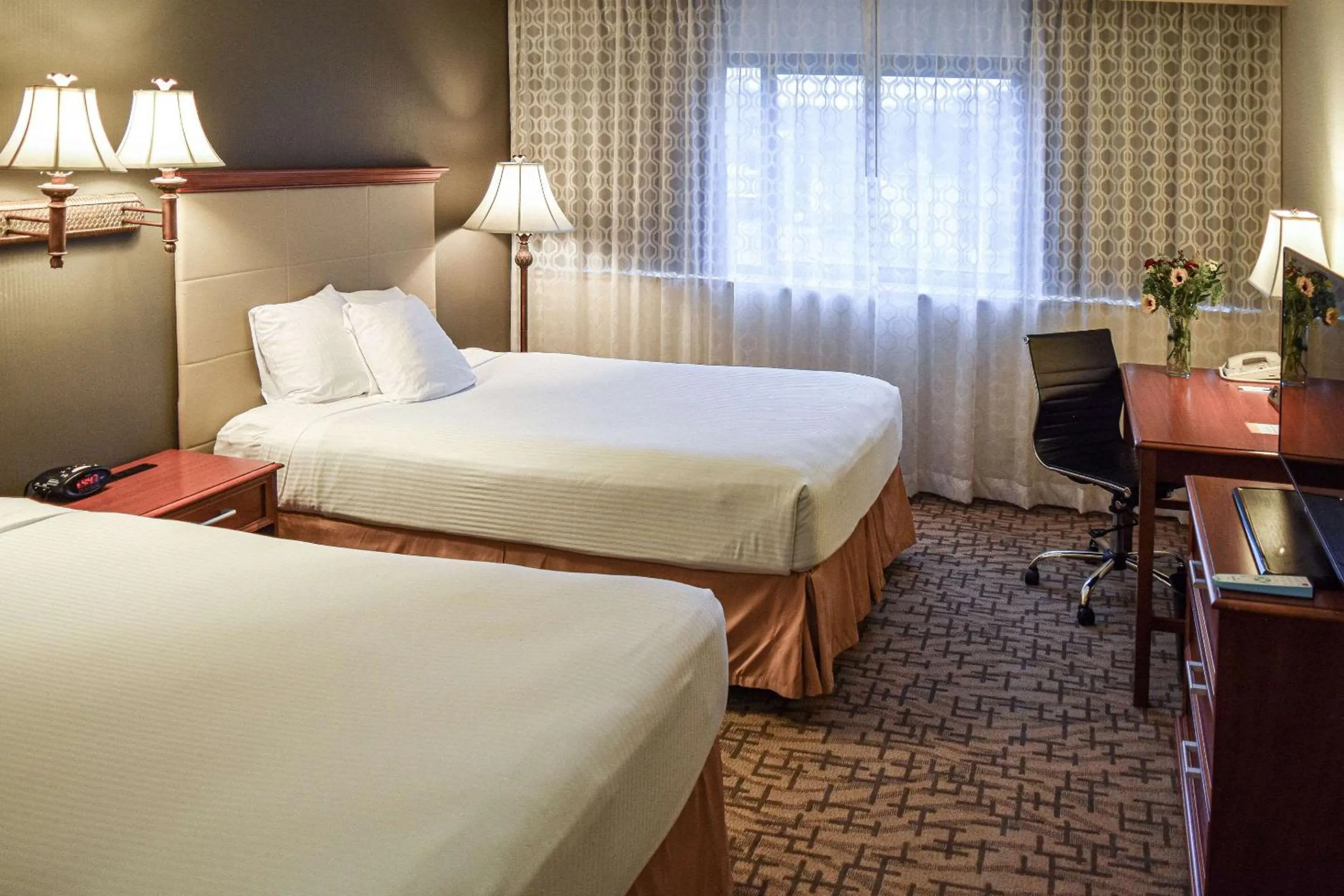 Bedroom in Comfort Inn & Suites Downtown Tacoma