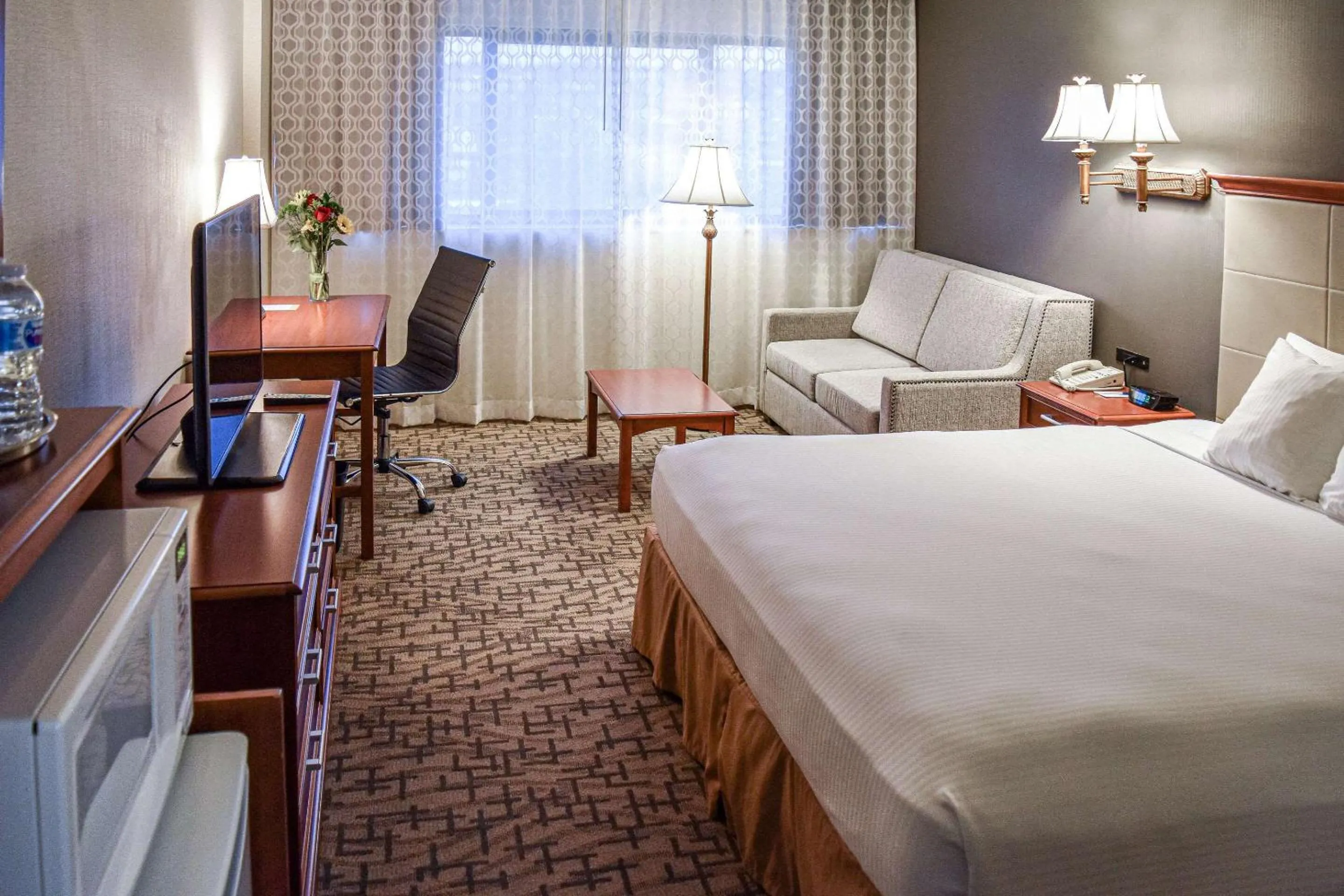 Bedroom in Comfort Inn & Suites Downtown Tacoma