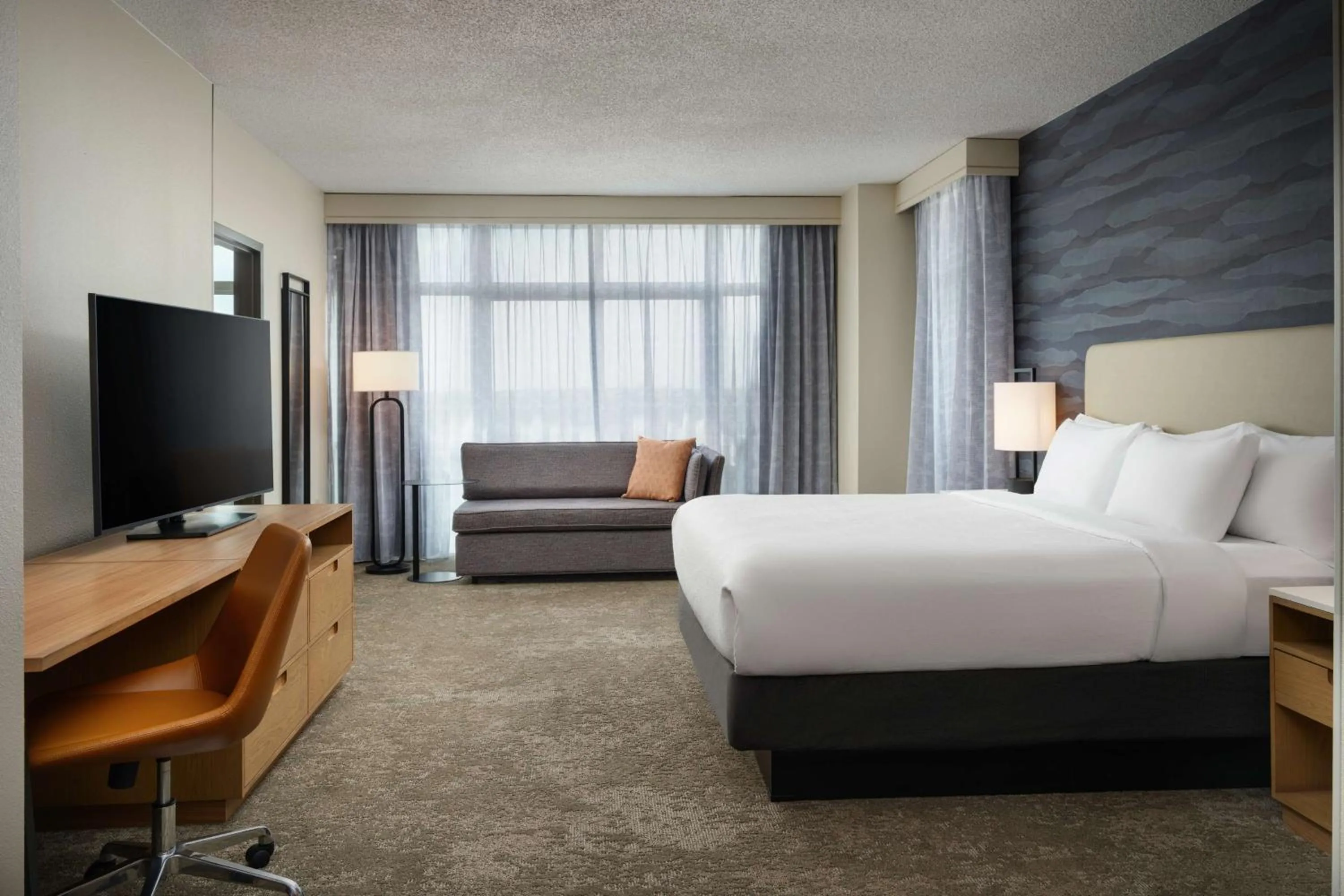 Bedroom, Bed in Embassy Suites North Charleston Airport Hotel Convention