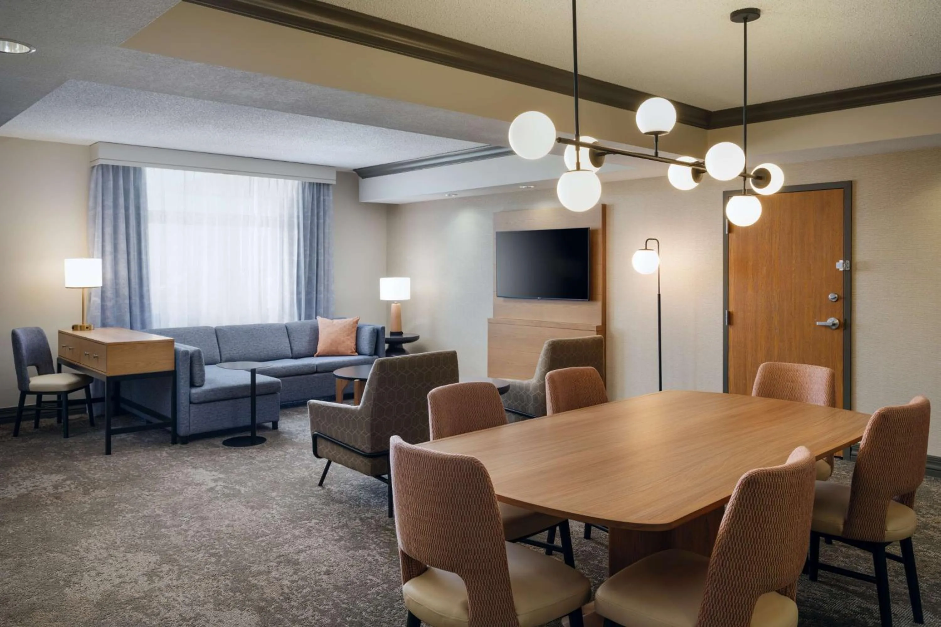 Living room in Embassy Suites North Charleston Airport Hotel Convention