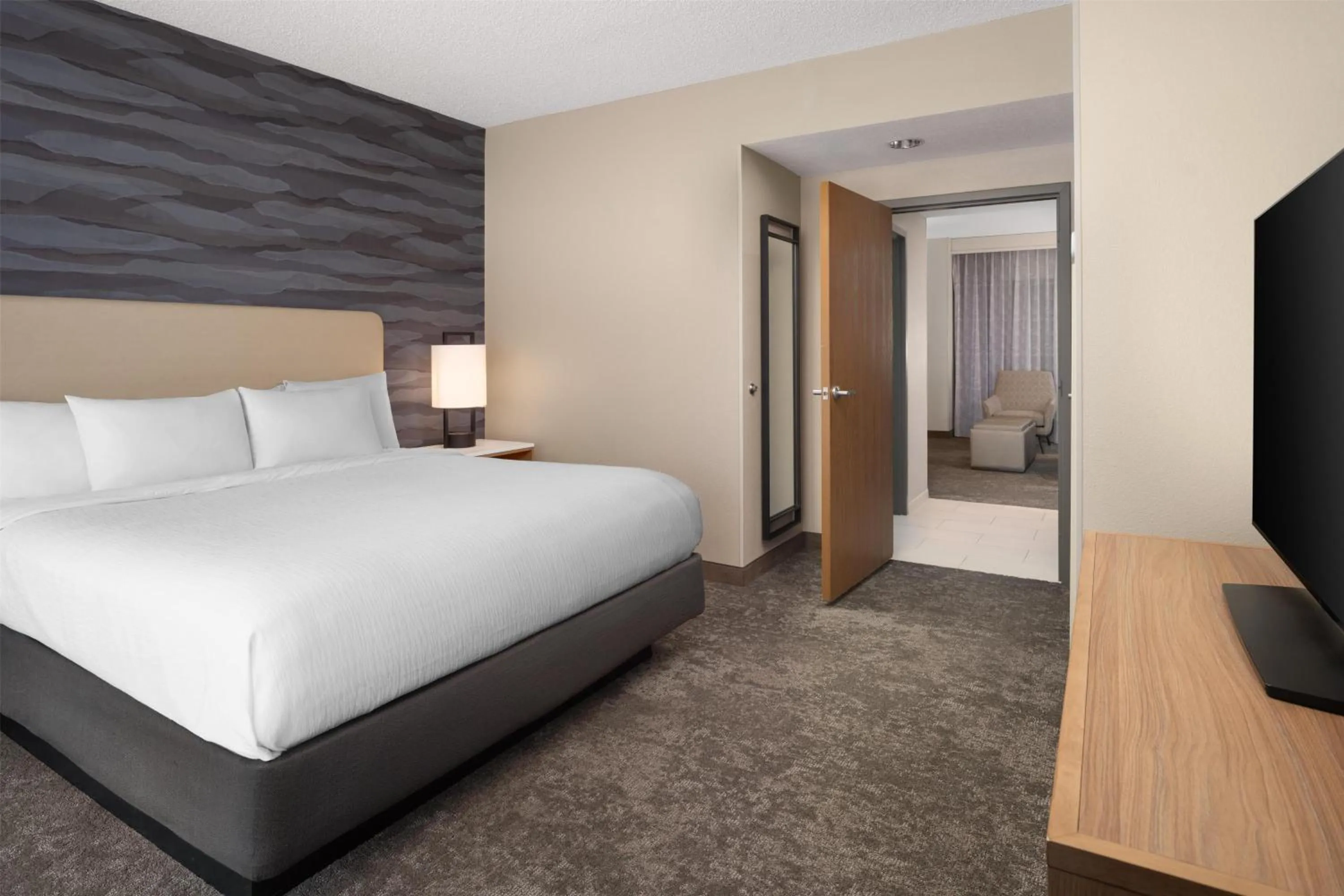 Bed in Embassy Suites North Charleston Airport Hotel Convention