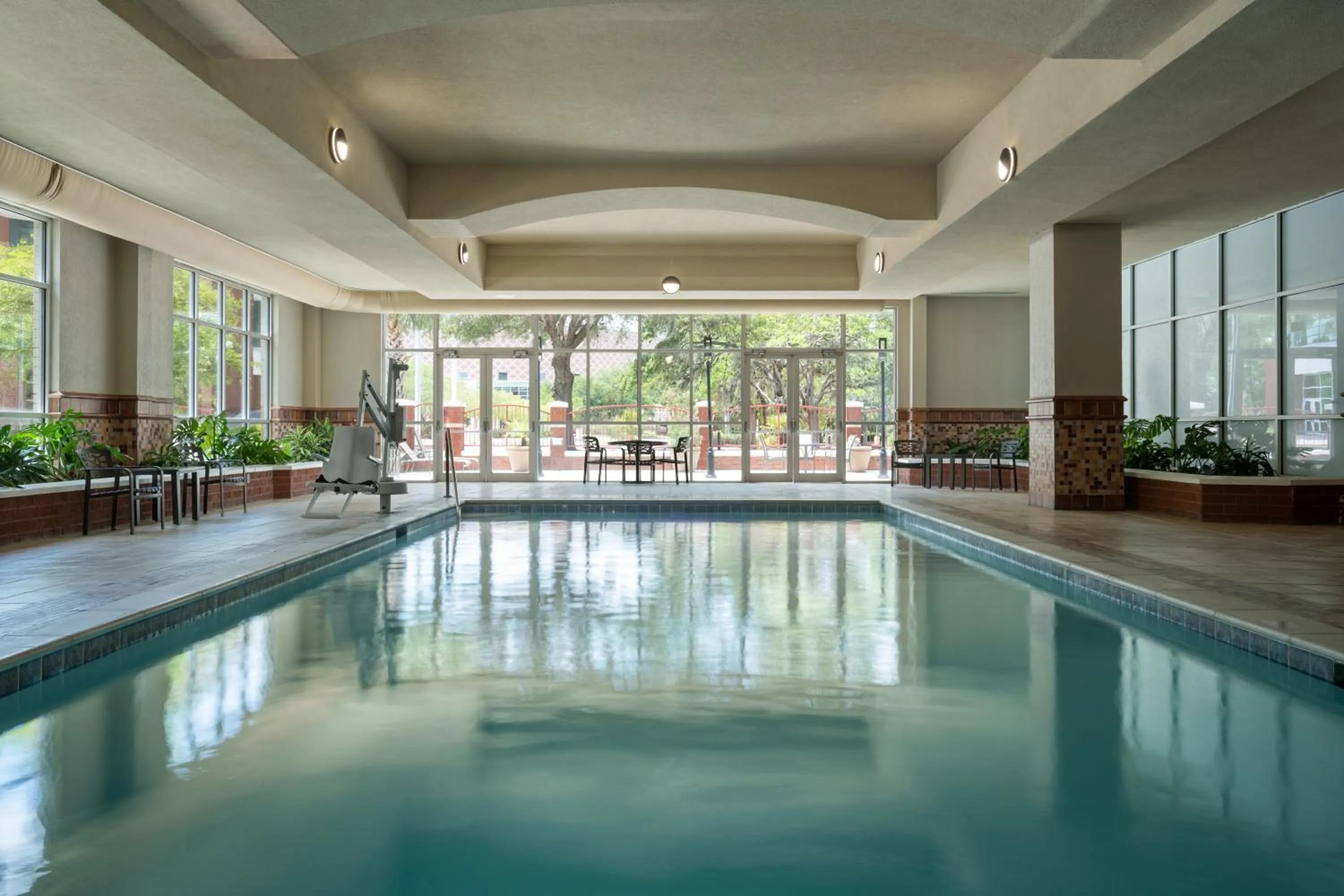 Swimming pool in Embassy Suites North Charleston Airport Hotel Convention