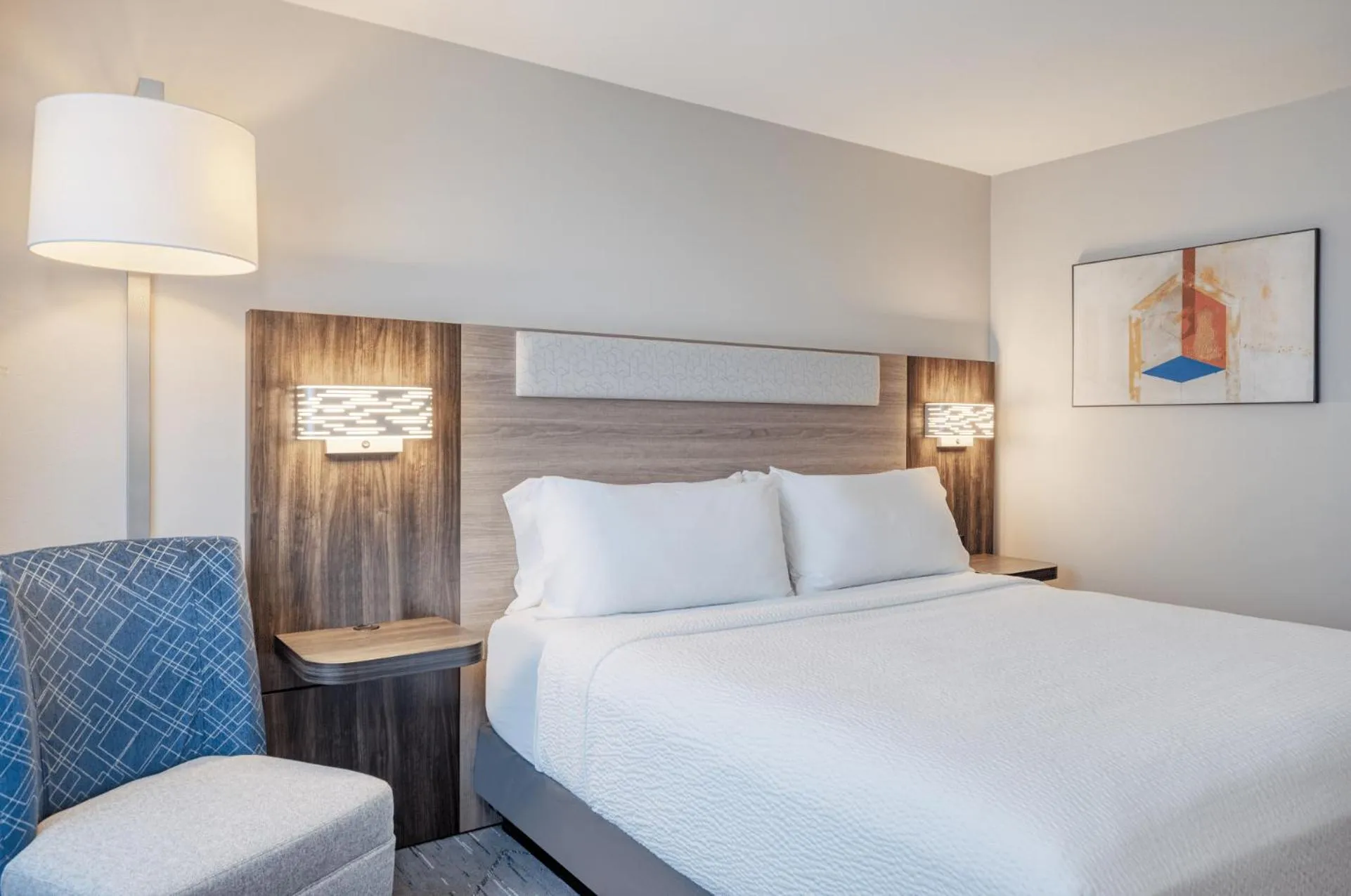 Bed in Holiday Inn Express Federal Way - Seattle South by IHG