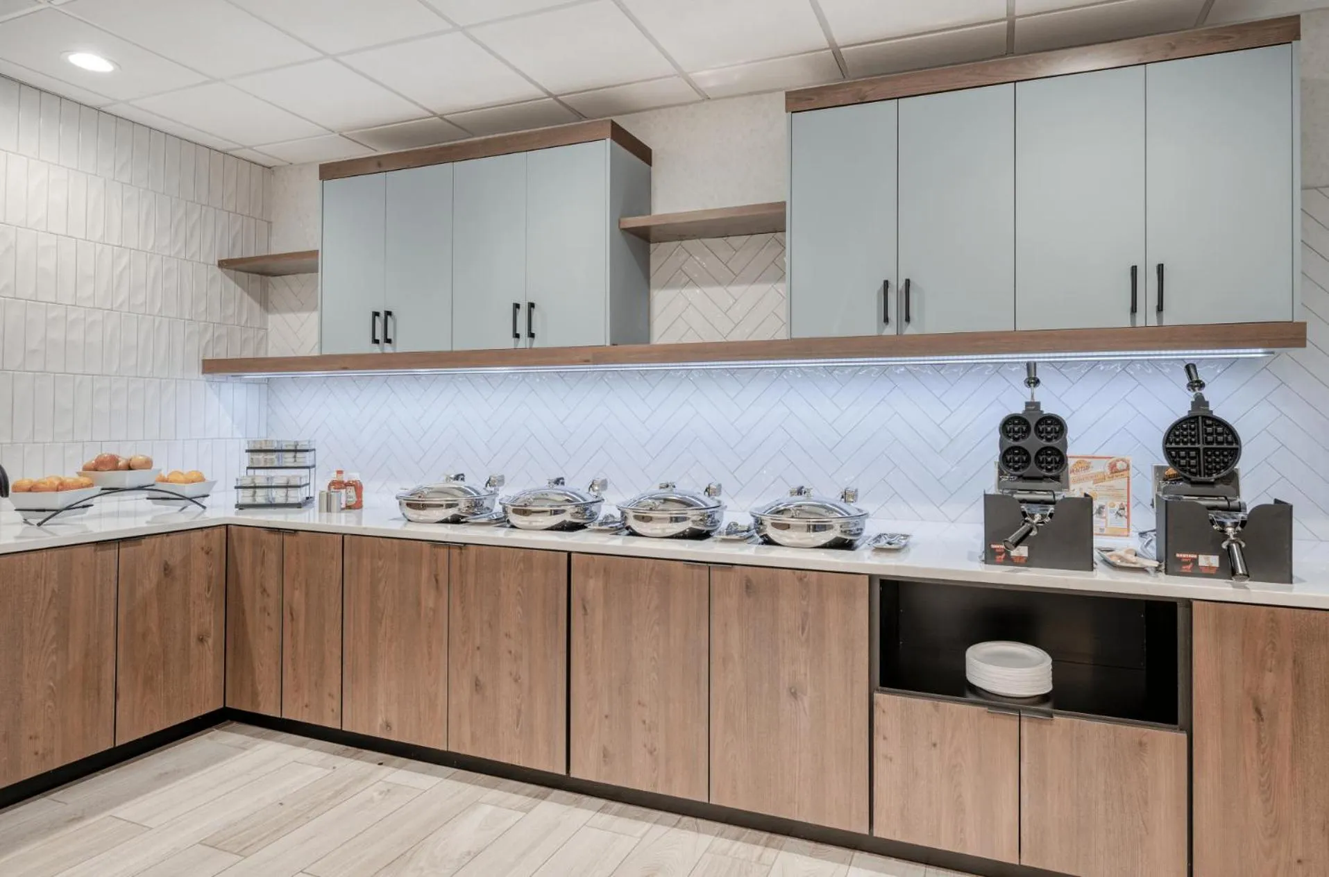 Food and drinks in Holiday Inn Express Federal Way - Seattle South by IHG