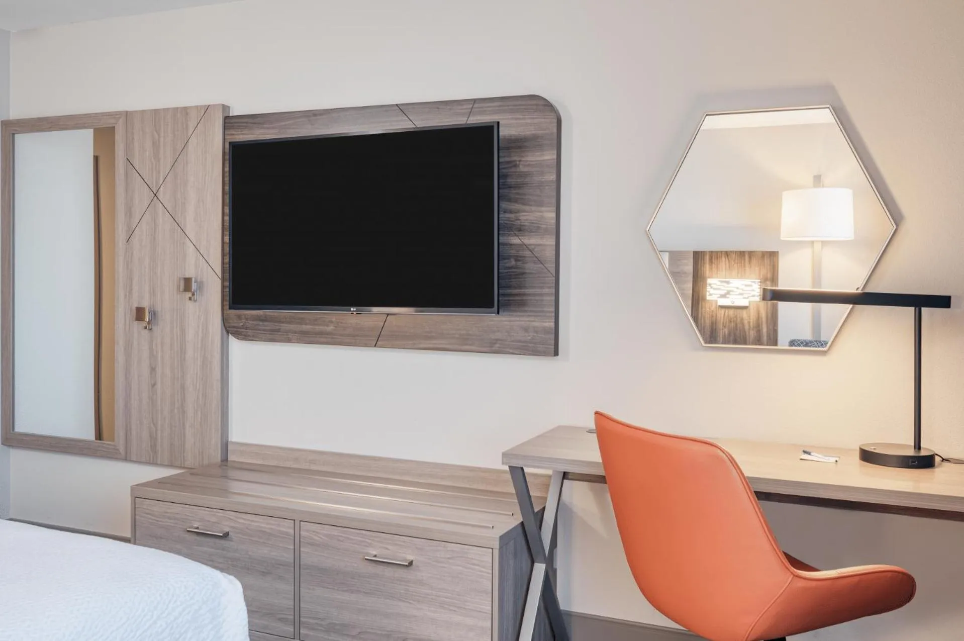 Guests, Bed in Holiday Inn Express Federal Way - Seattle South by IHG